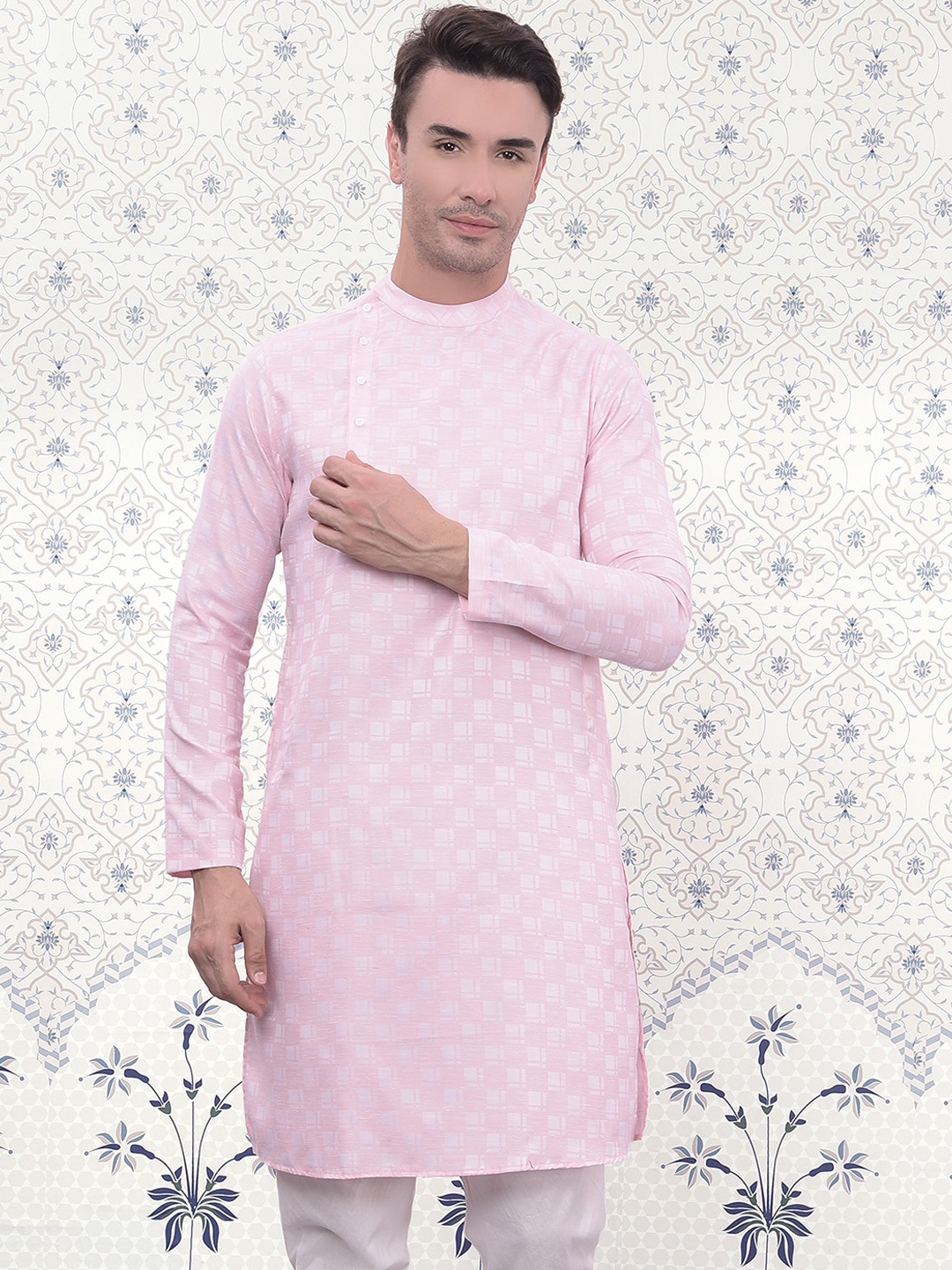 

Ode by House of Pataudi Geometric Printed Mandarin Collar Jacquard Straight Kurta, Pink