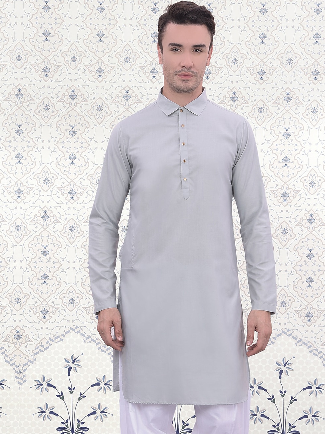 

Ode by House of Pataudi Shirt Collar Cotton Silk Pathani Kurta, Silver