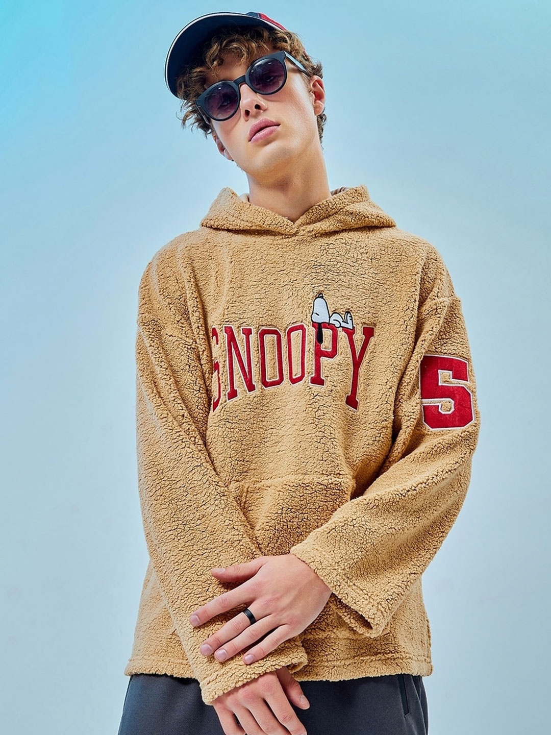 

Bewakoof Snoopy Typography Printed Hooded Oversized Sweatshirt, Brown
