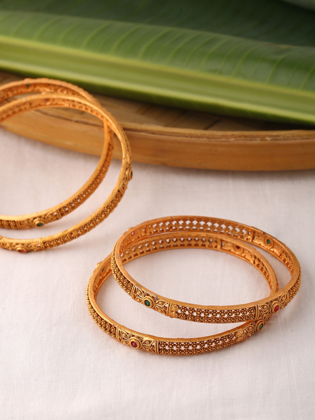 

Shoshaa Set Of 4 Gold-Plated Stone-Studded Bangles