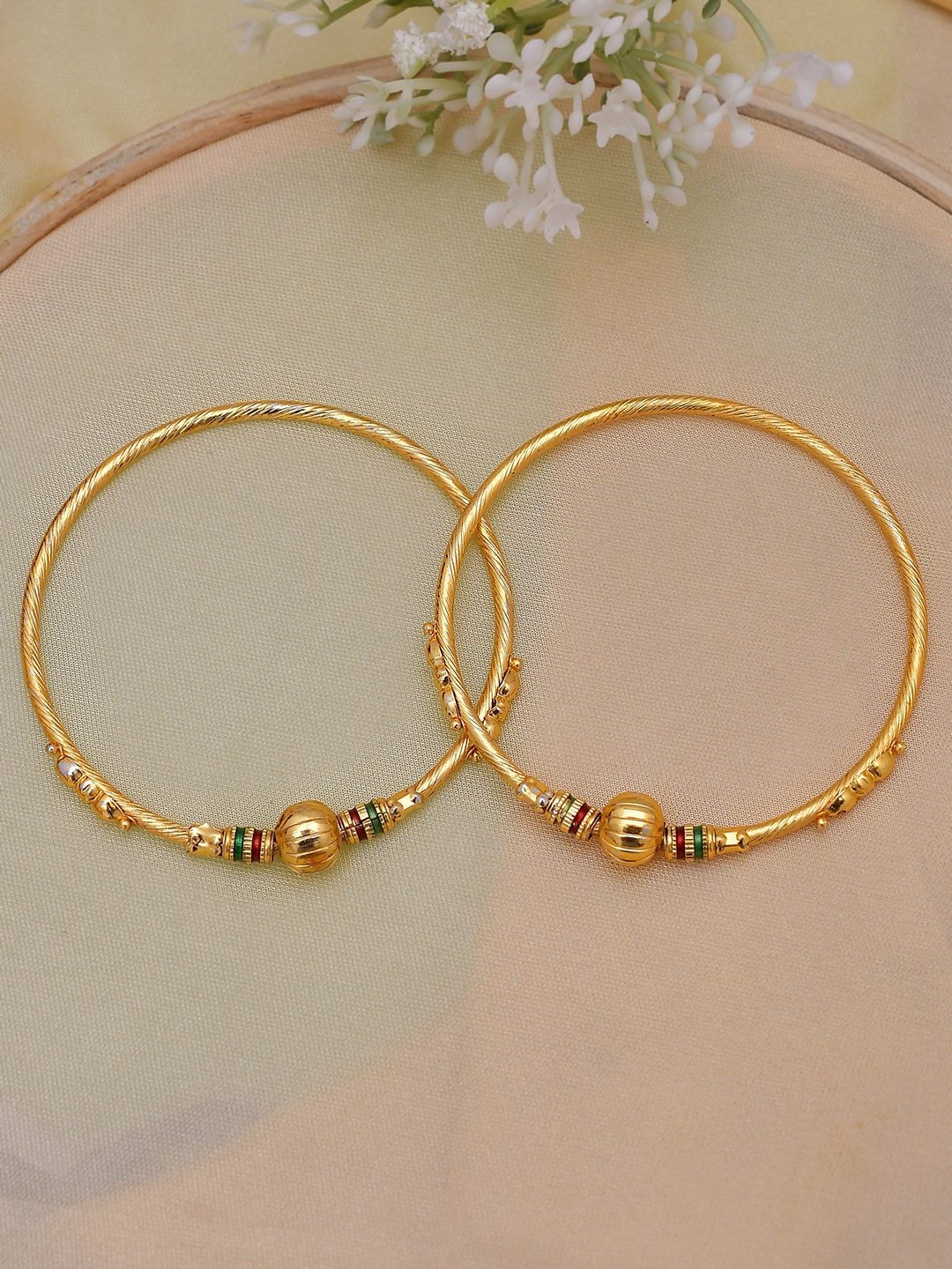 

Shoshaa Set Of 2 Gold-Plated Bangles, Red