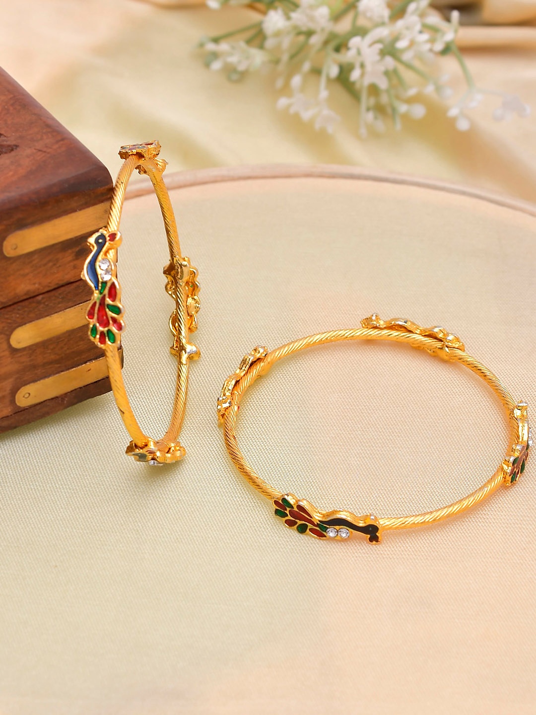 

Shoshaa Set Of 2 Gold-Plated Stone-Studded Bangles