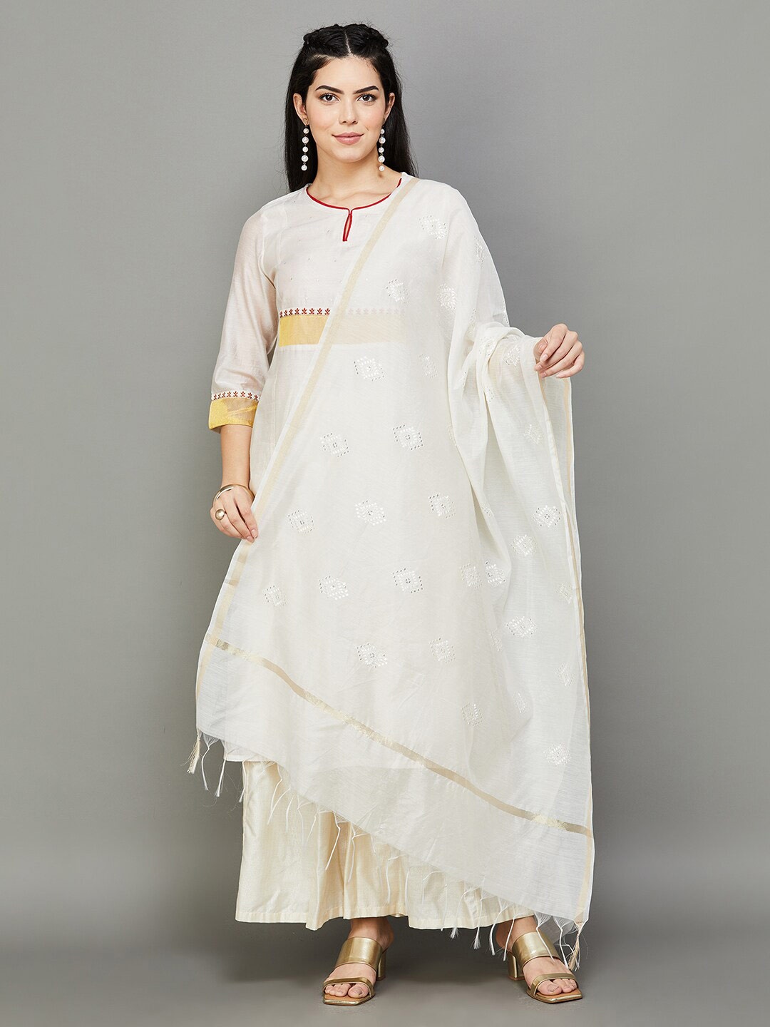 

Melange by Lifestyle Floral Embroidered Chanderi Dupatta With Sequinned, Off white