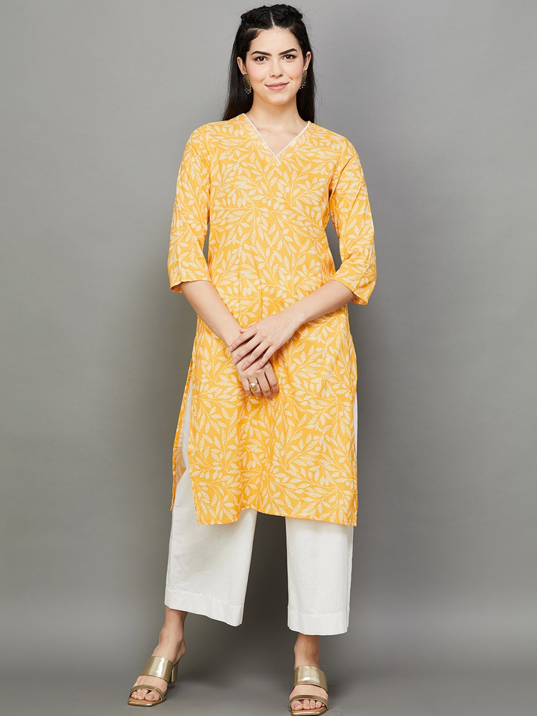 

Melange by Lifestyle Ethnic Motifs V-Neck Straight Printed Kurta, Mustard