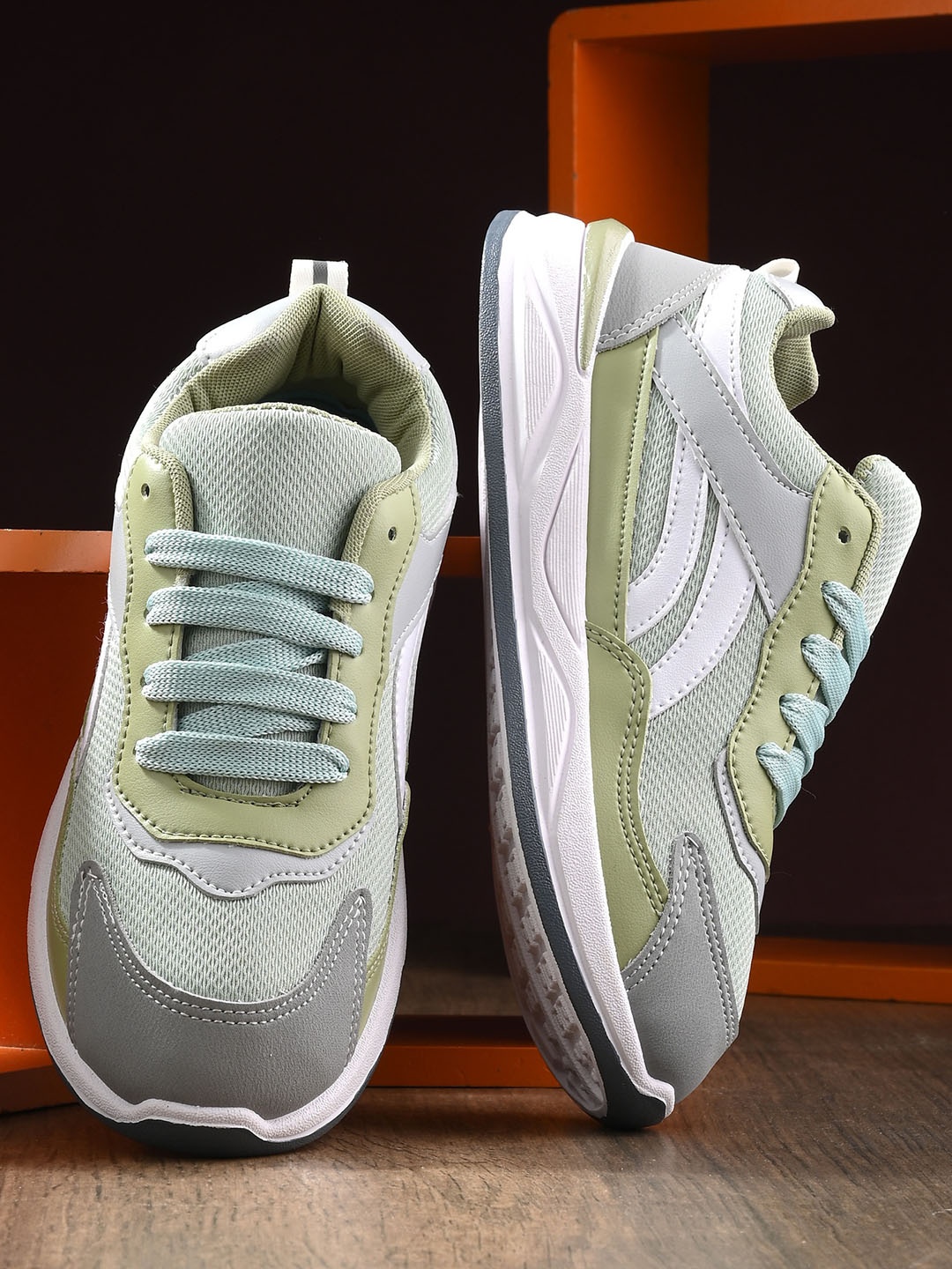 

BIRDE Women Colourblocked Leather Lightweight Sneakers, Sea green