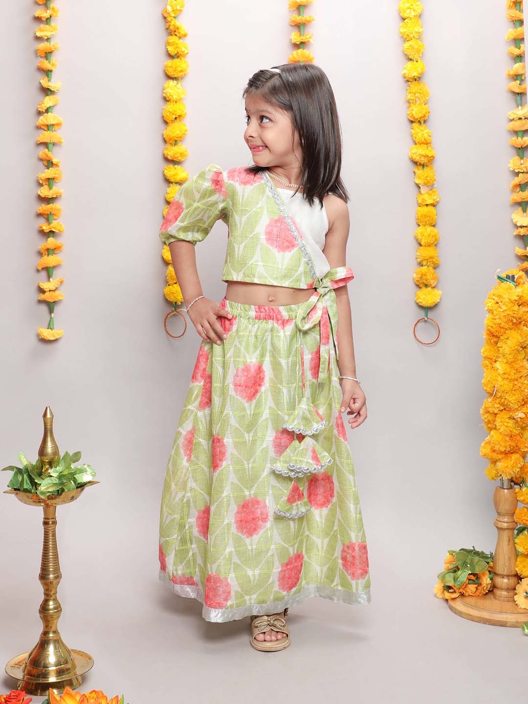

taffykids Girls Green & White Printed Ready to Wear Lehenga & Choli
