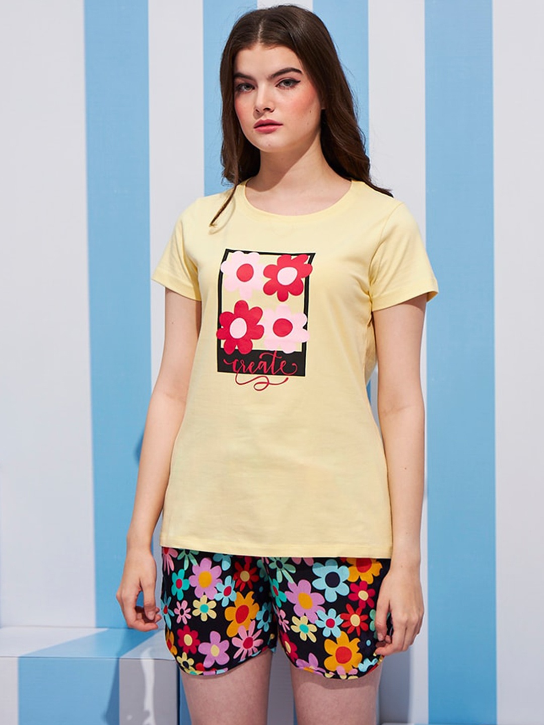

July Printed T-shirt With Shorts, Yellow