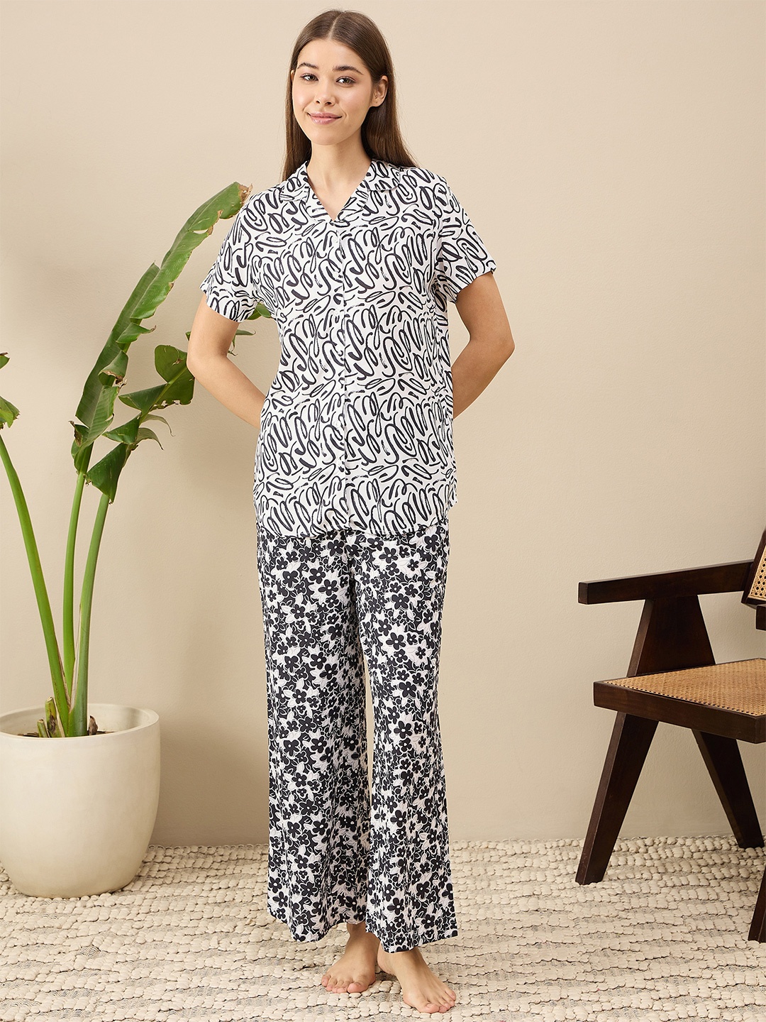 

July Abstract Printed V-Neck Night suit, Black