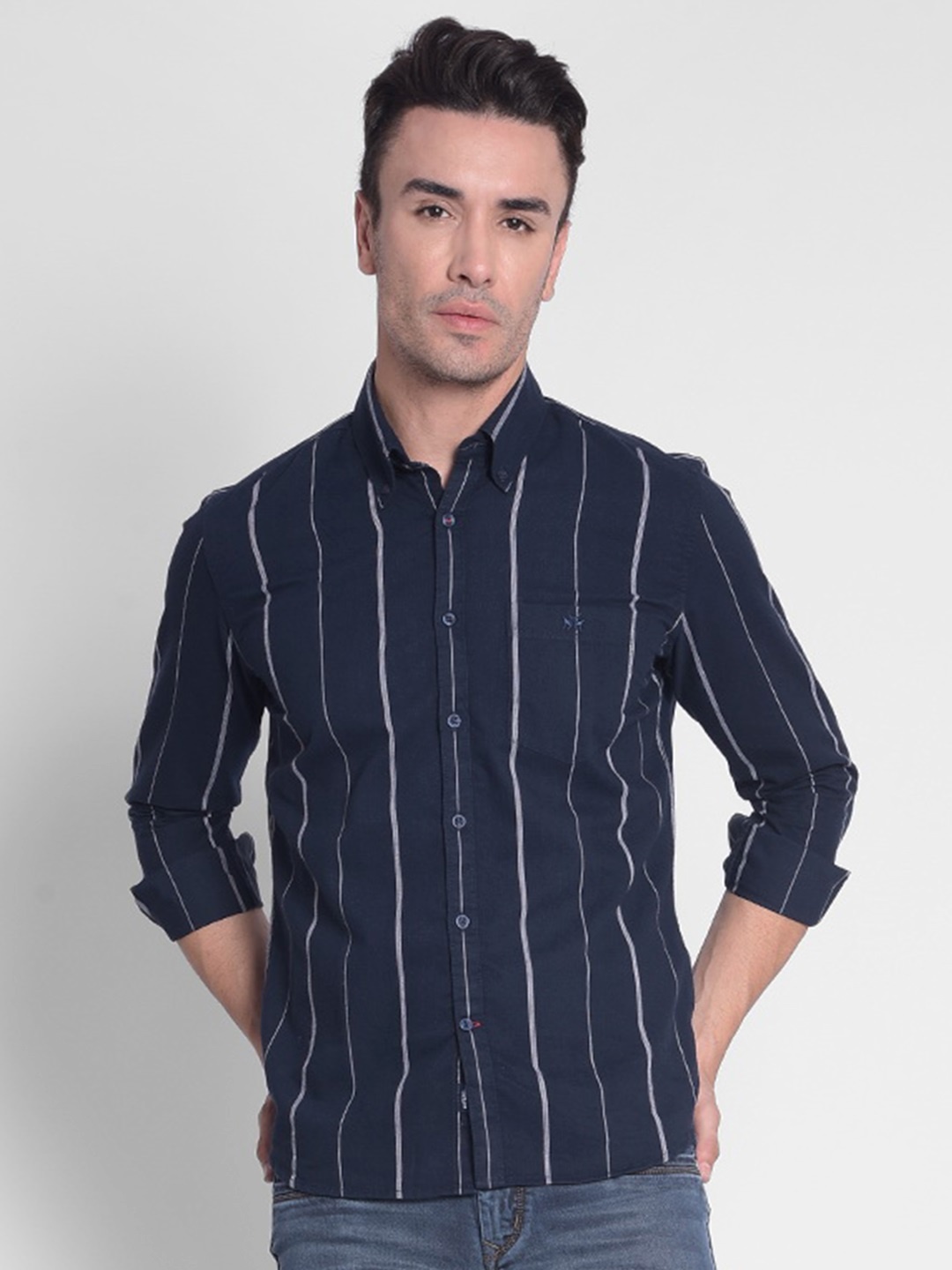 

Crimsoune Club Slim Fit Vertical Striped Button-Down Collar Casual Shirt, Navy blue