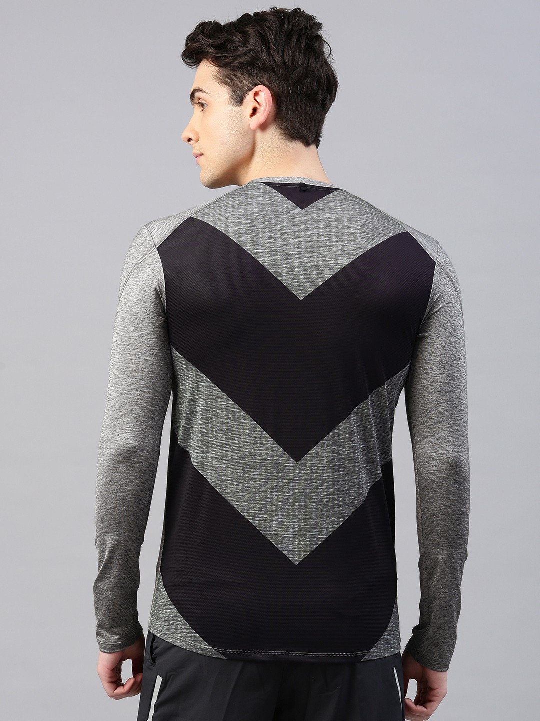 

HRX by Hrithik Roshan Men Grey Solid Round Neck T-shirt