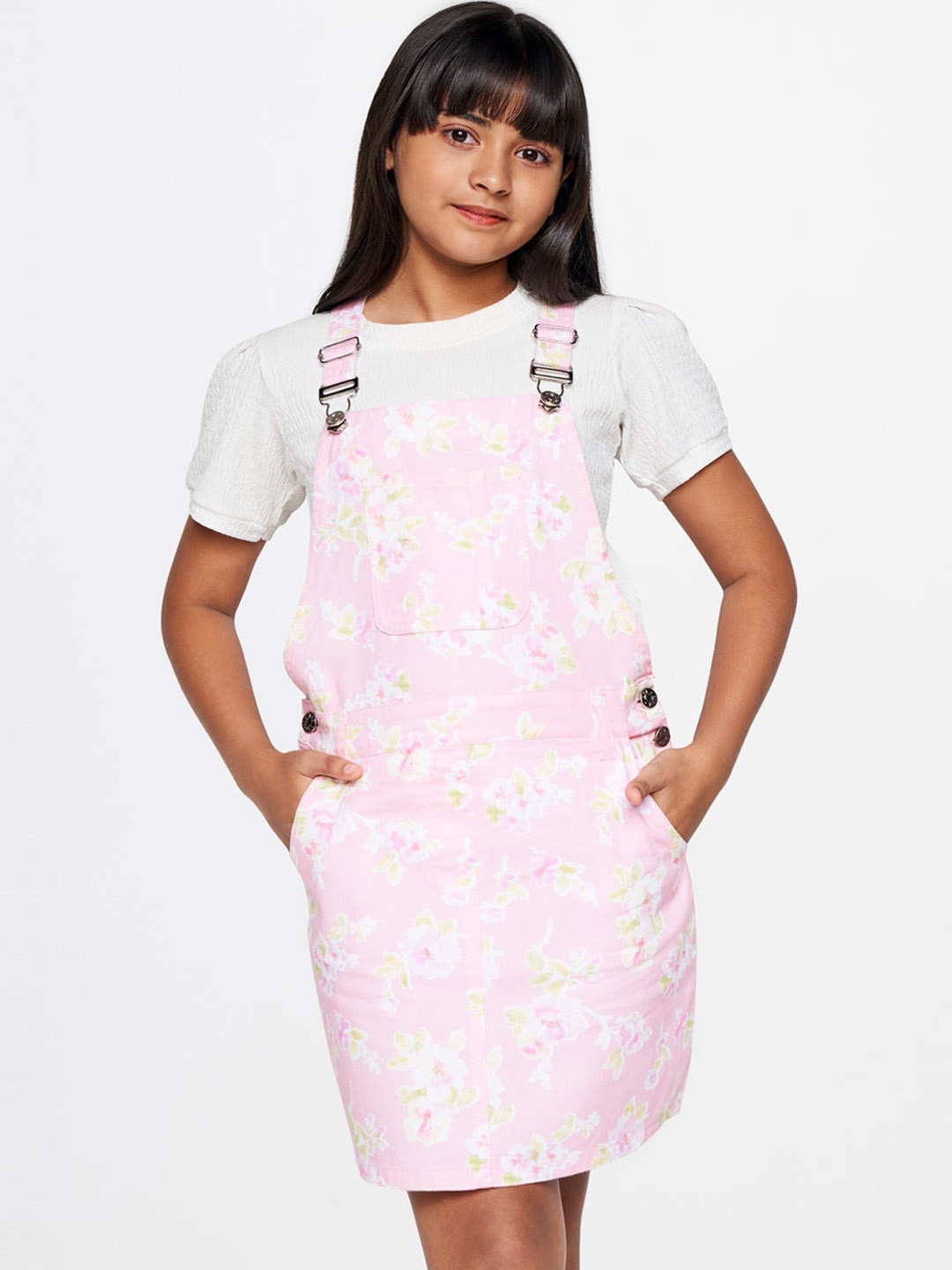 

AND Girls Printed Straight Leg Fit Pure Cotton Dungaree With T-Shirt, Pink