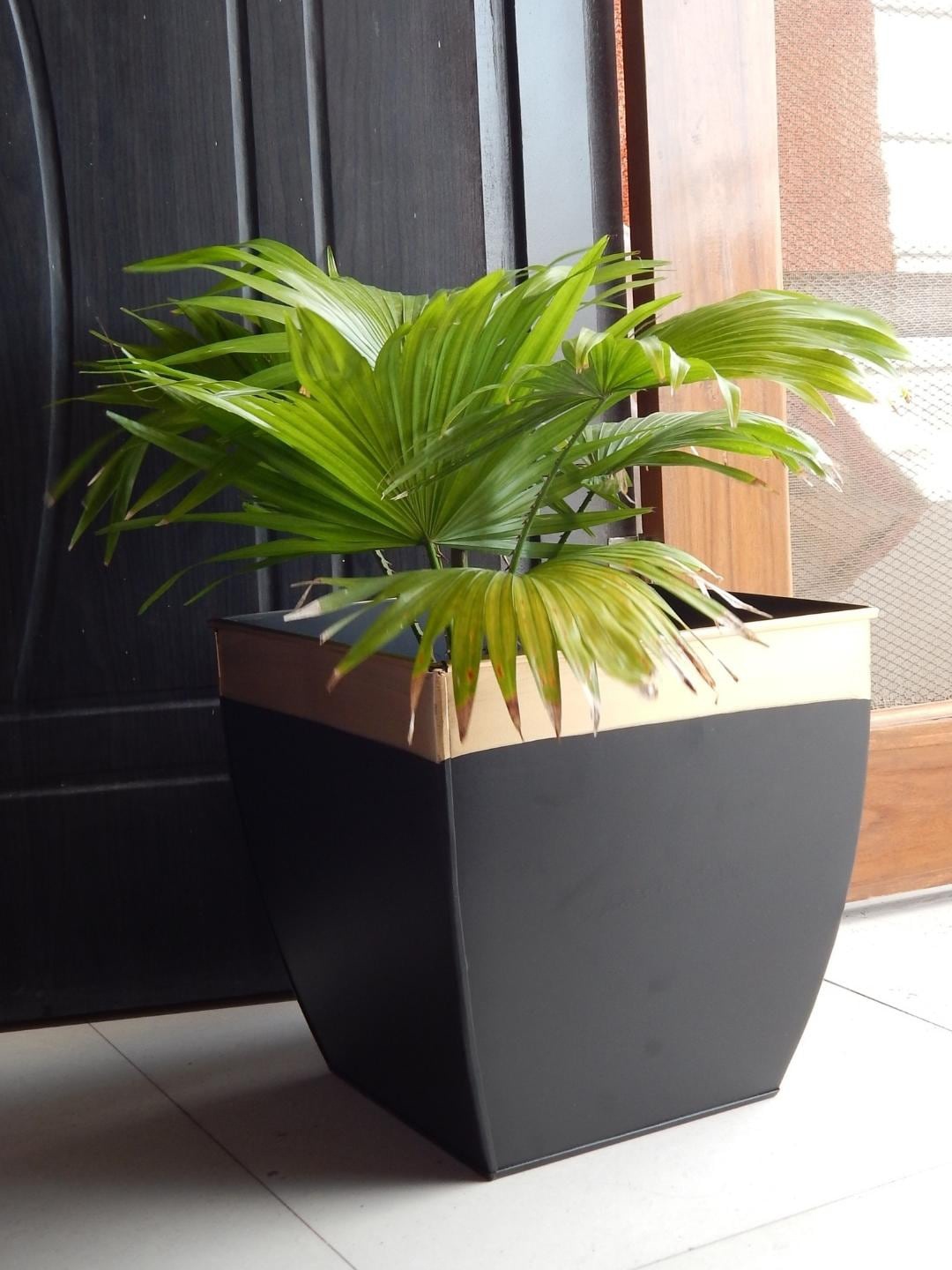 

ecofynd Black 2 Pieces Midland Large Metal Planter Pots