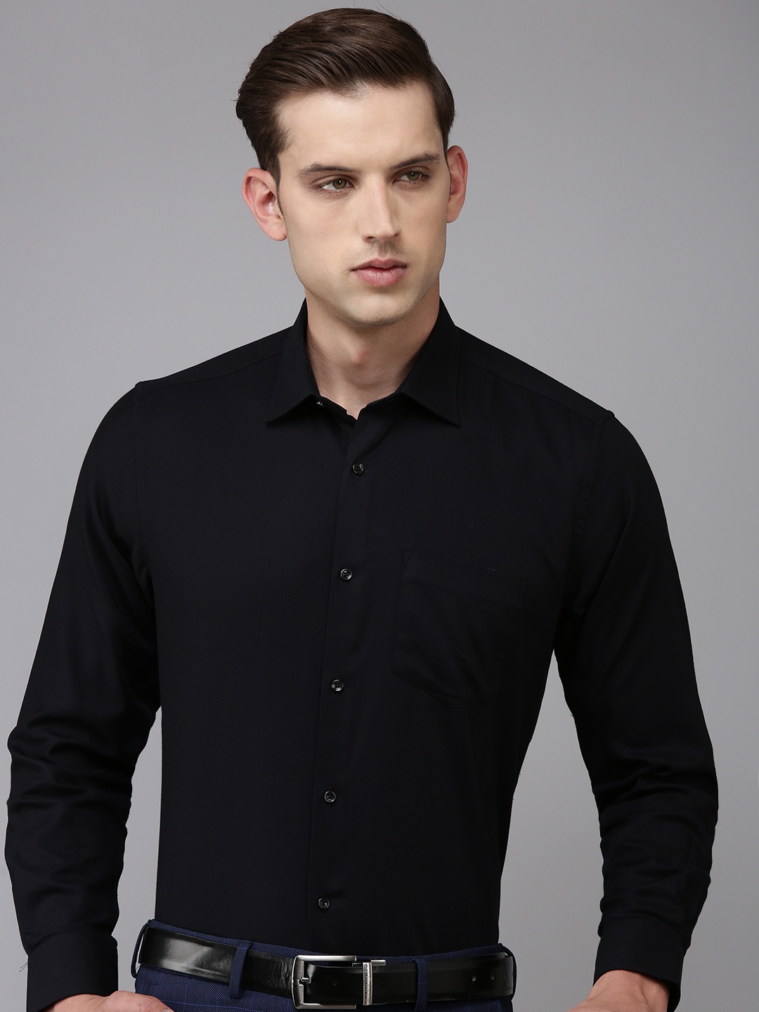 

Van Heusen Pure Cotton Solid Custom Fit Formal Shirt, Black