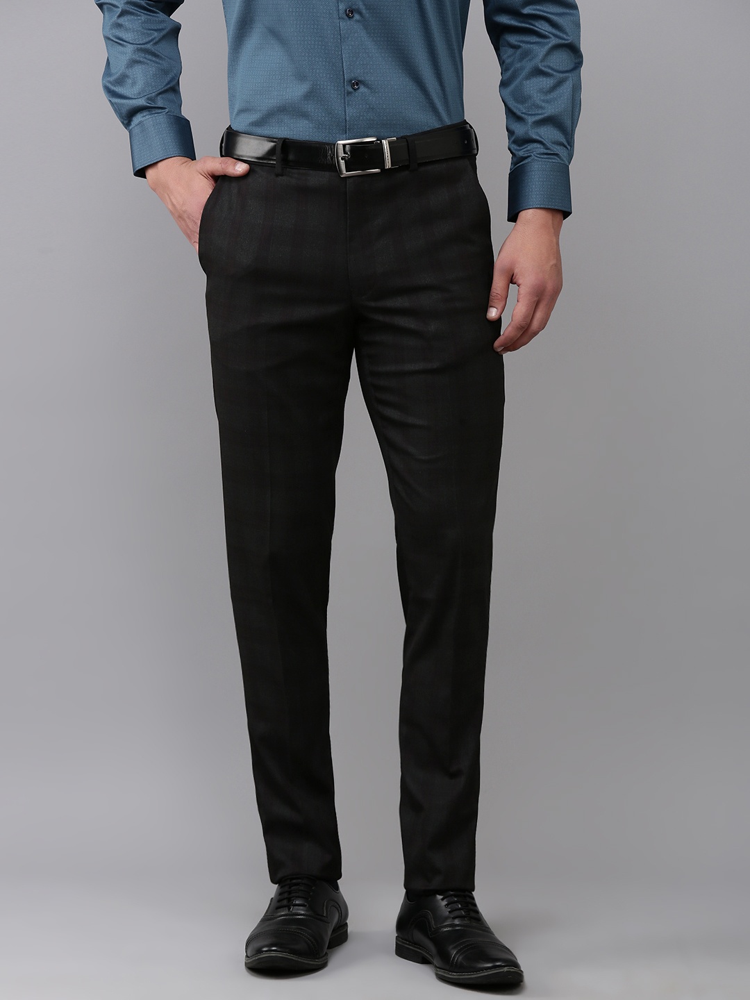 

Van Heusen Men Checked Slim Fit Trousers, Black