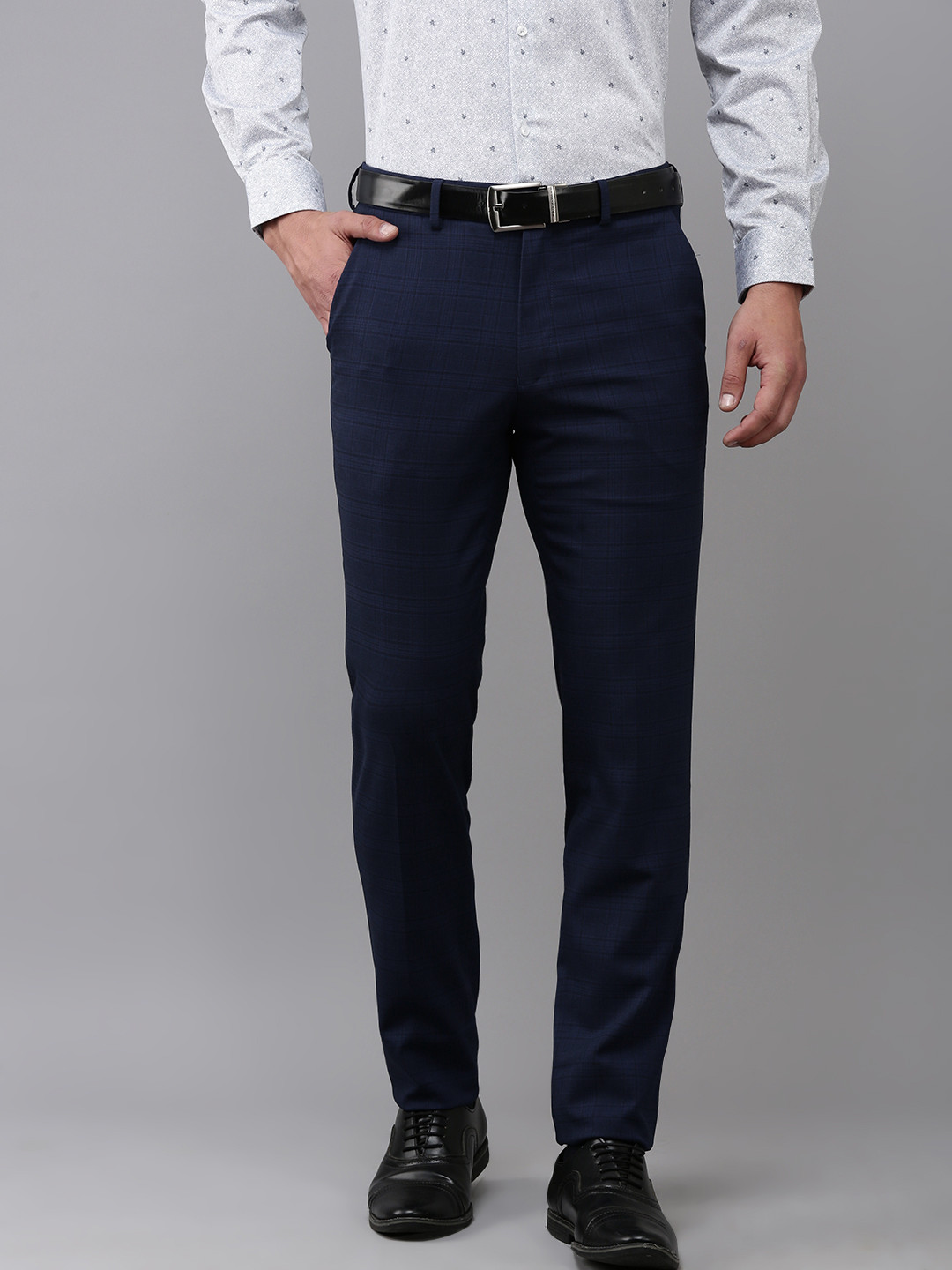 

Van Heusen Men Checked Slim Fit Trousers, Navy blue