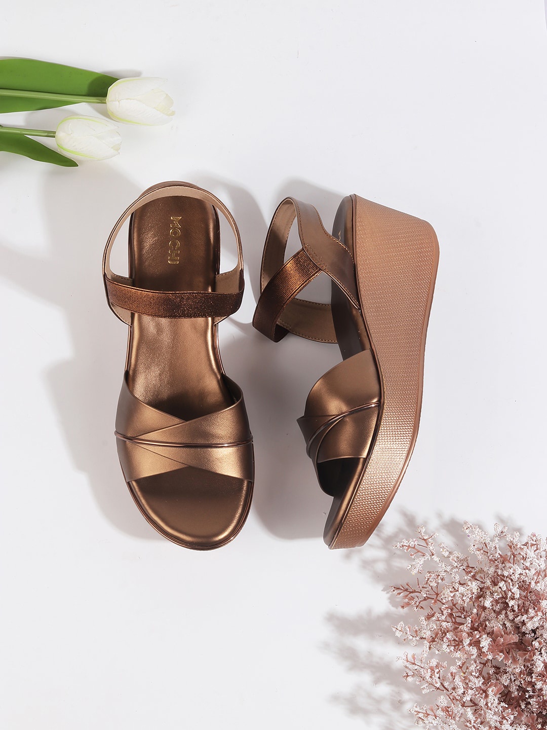 

Mochi Textured Open Toe Wedges With Backstrap, Gold