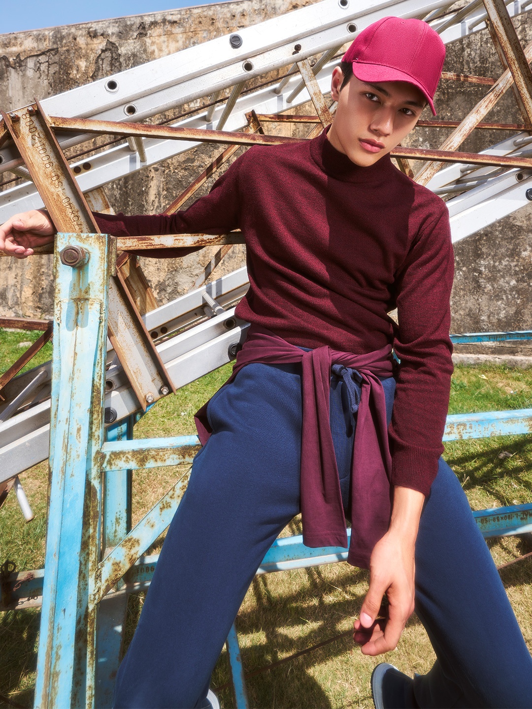 

Crimsoune Club Mock Collar Acrylic Pullover Sweater, Maroon