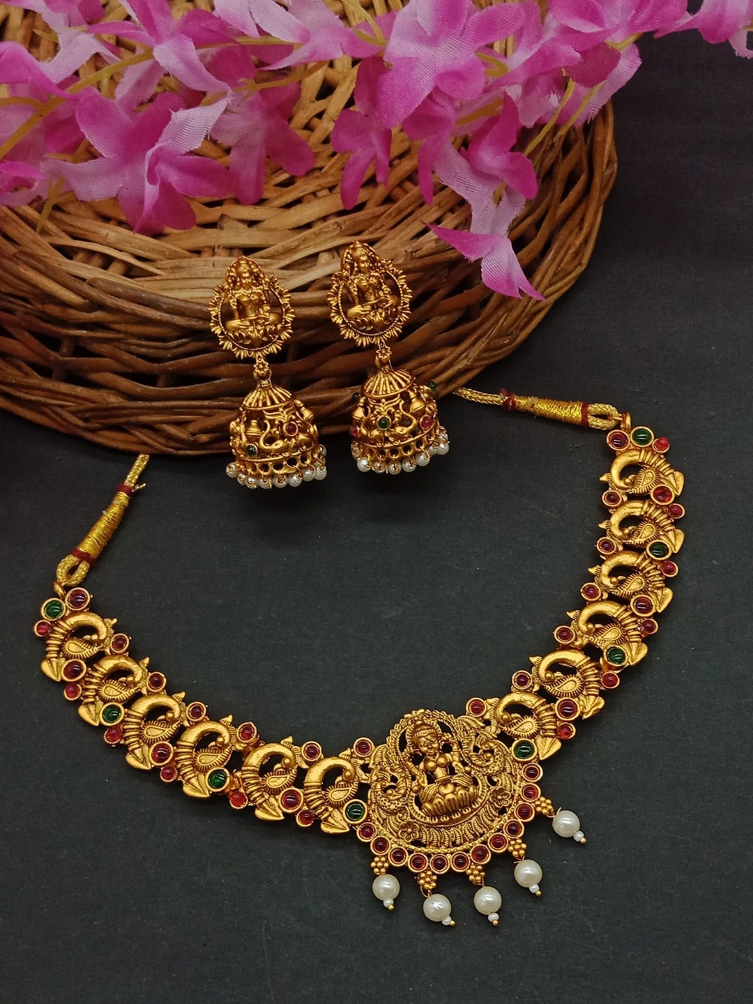 

AASHISH IMITATION Gold-Plated Kundan Stone-Studded Jewellery Set