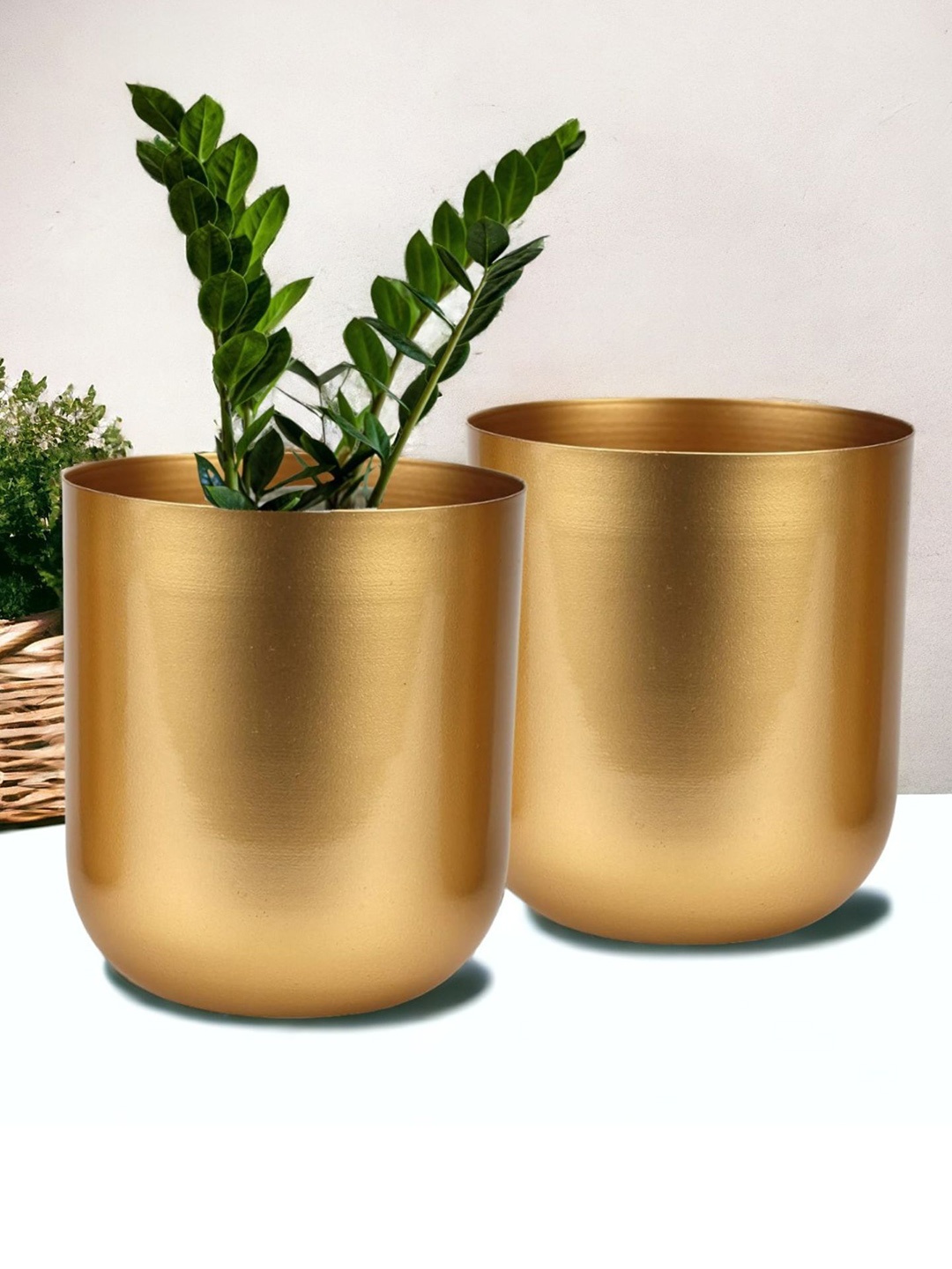 

ecofynd Gold Toned 2 Pieces Round Small Macrame Metal Planter Pots