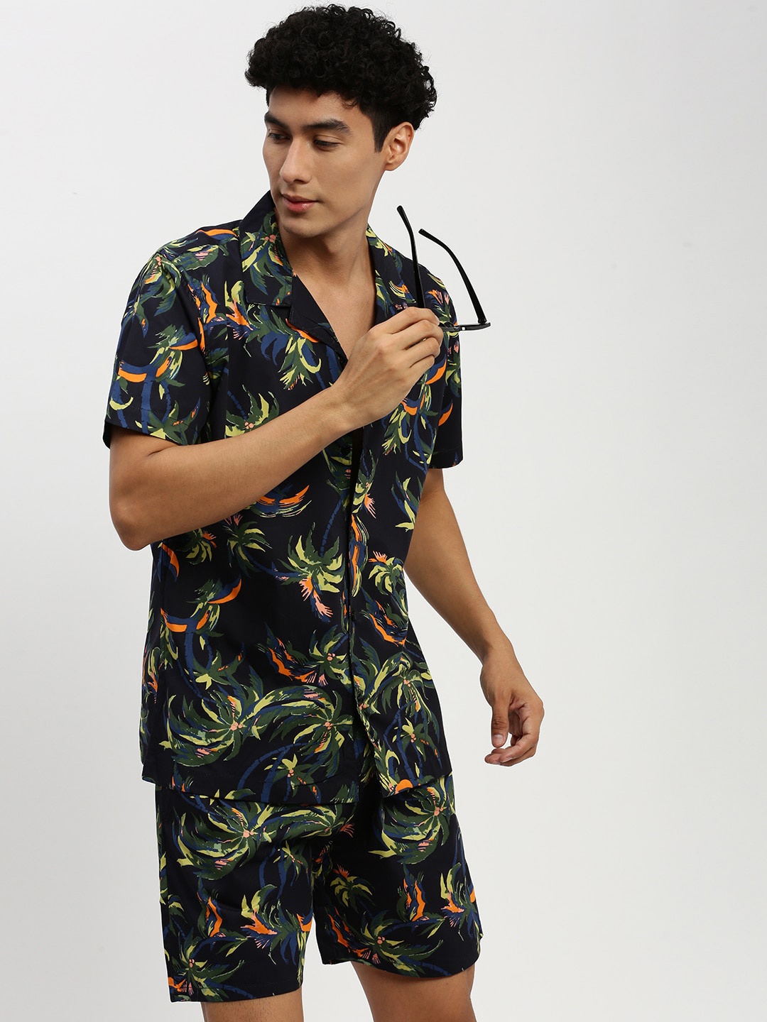 

SHOWOFF Printed Cuban Collar Shirt & Shorts, Navy blue