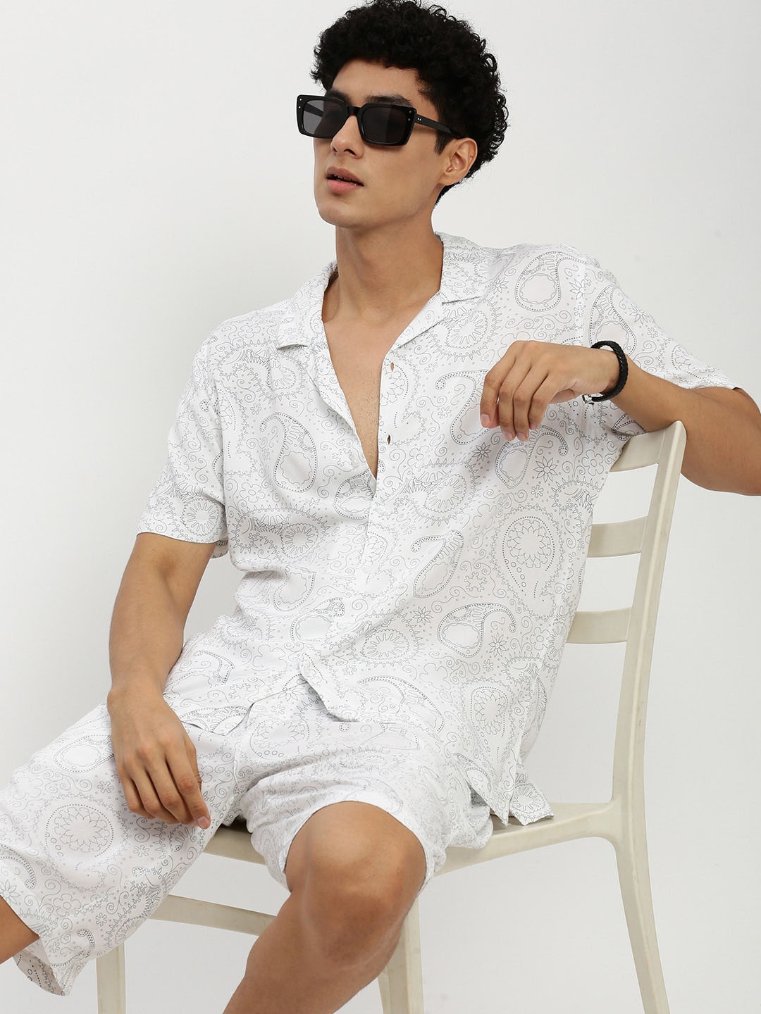 

SHOWOFF Paisley Printed Cuban Collar Shirt With Shorts, White