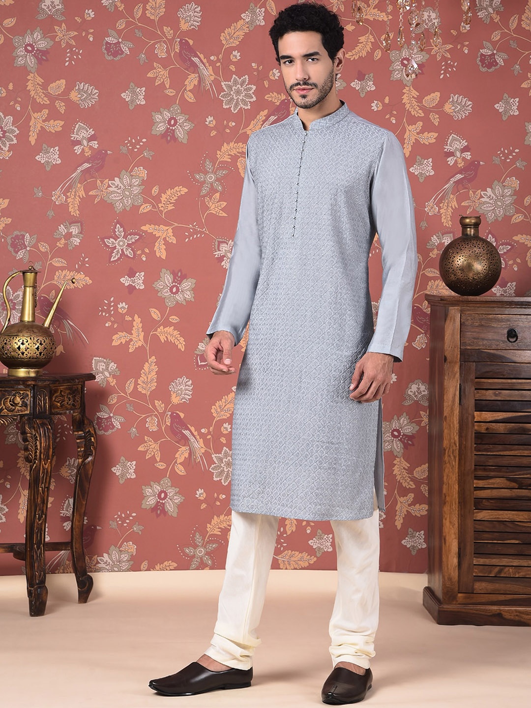 

House of Pataudi Embroidered Mandarin Collar Straight Kurta With Churidar, Silver