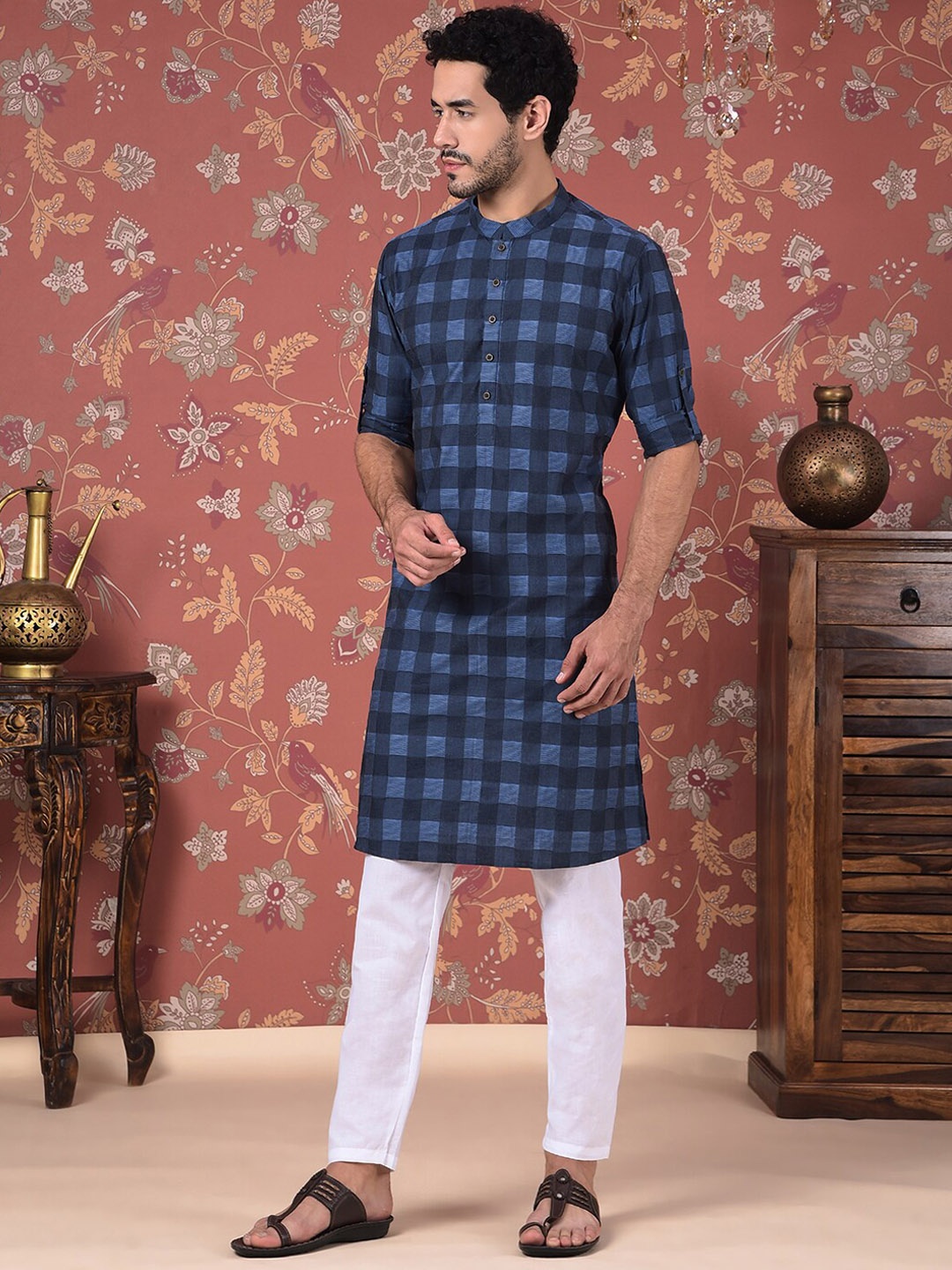 

House of Pataudi Checked Mandarin Collar Straight Kurta With Pyjama, Navy blue
