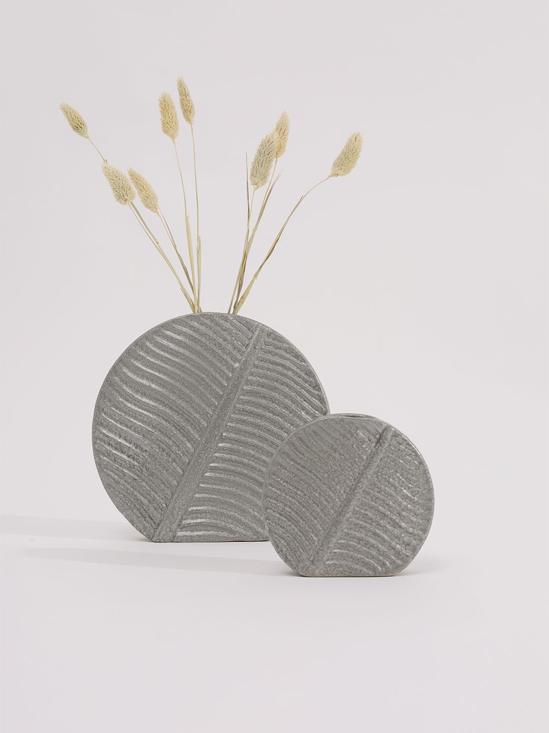

PUREZENTO Grey 2-Pieces Leaf Designed Ceramic Flower Vases