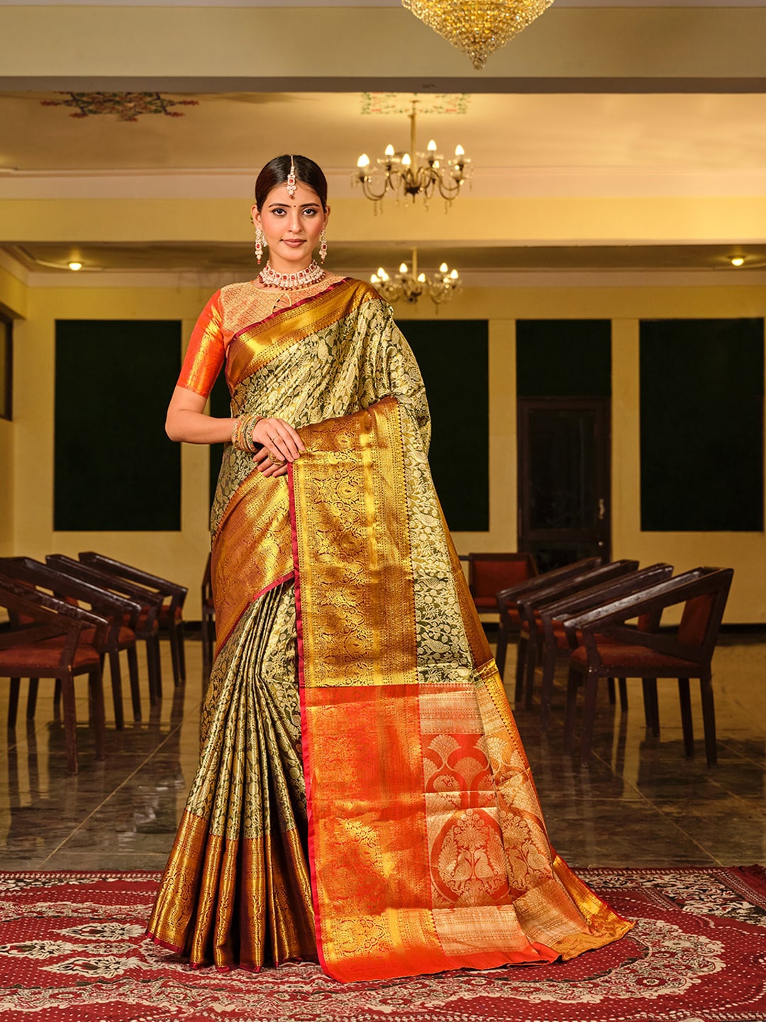 

JUST FASHION Floral Woven Design Zari Detail Kanjeevaram Saree, Black