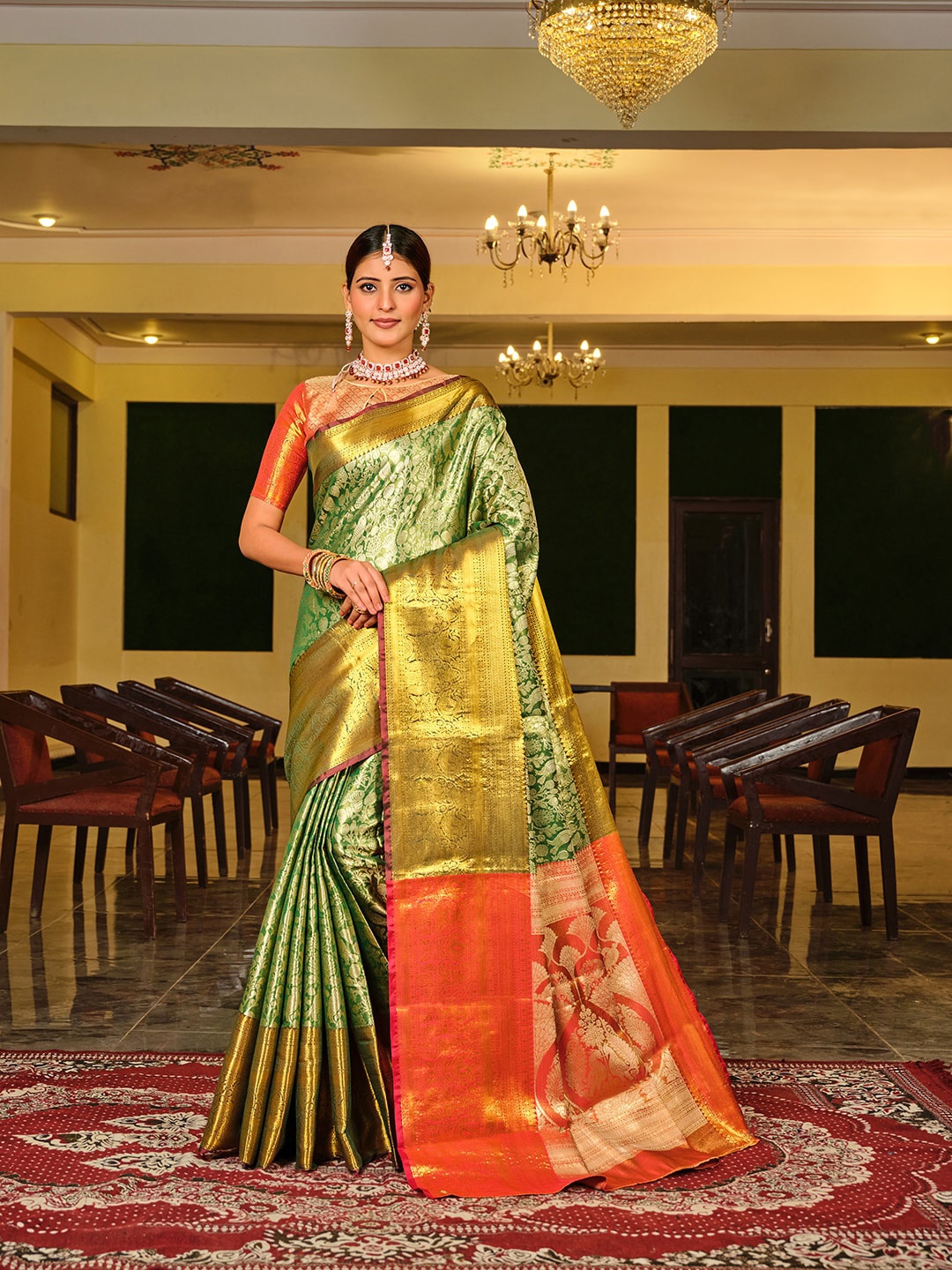

JUST FASHION Woven Design Zari Kanjeevaram Saree, Green
