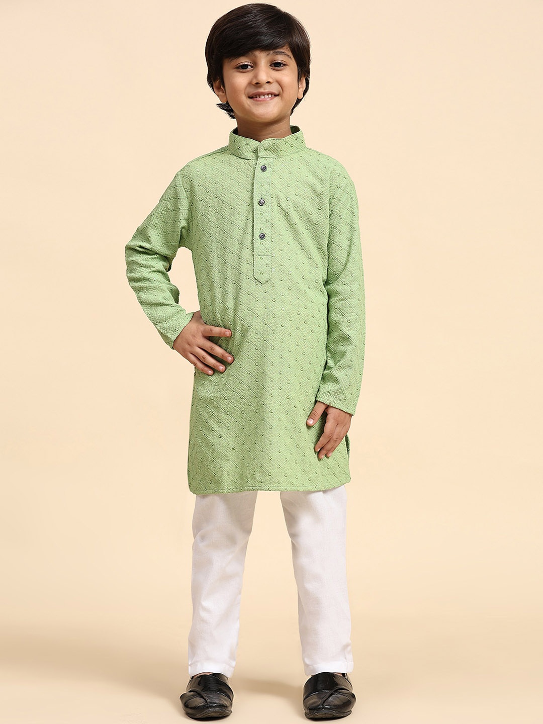 

Pro-Ethic STYLE DEVELOPER Boys Ethnic Motifs Embroidered Straight Kurta With Pyjamas, Green