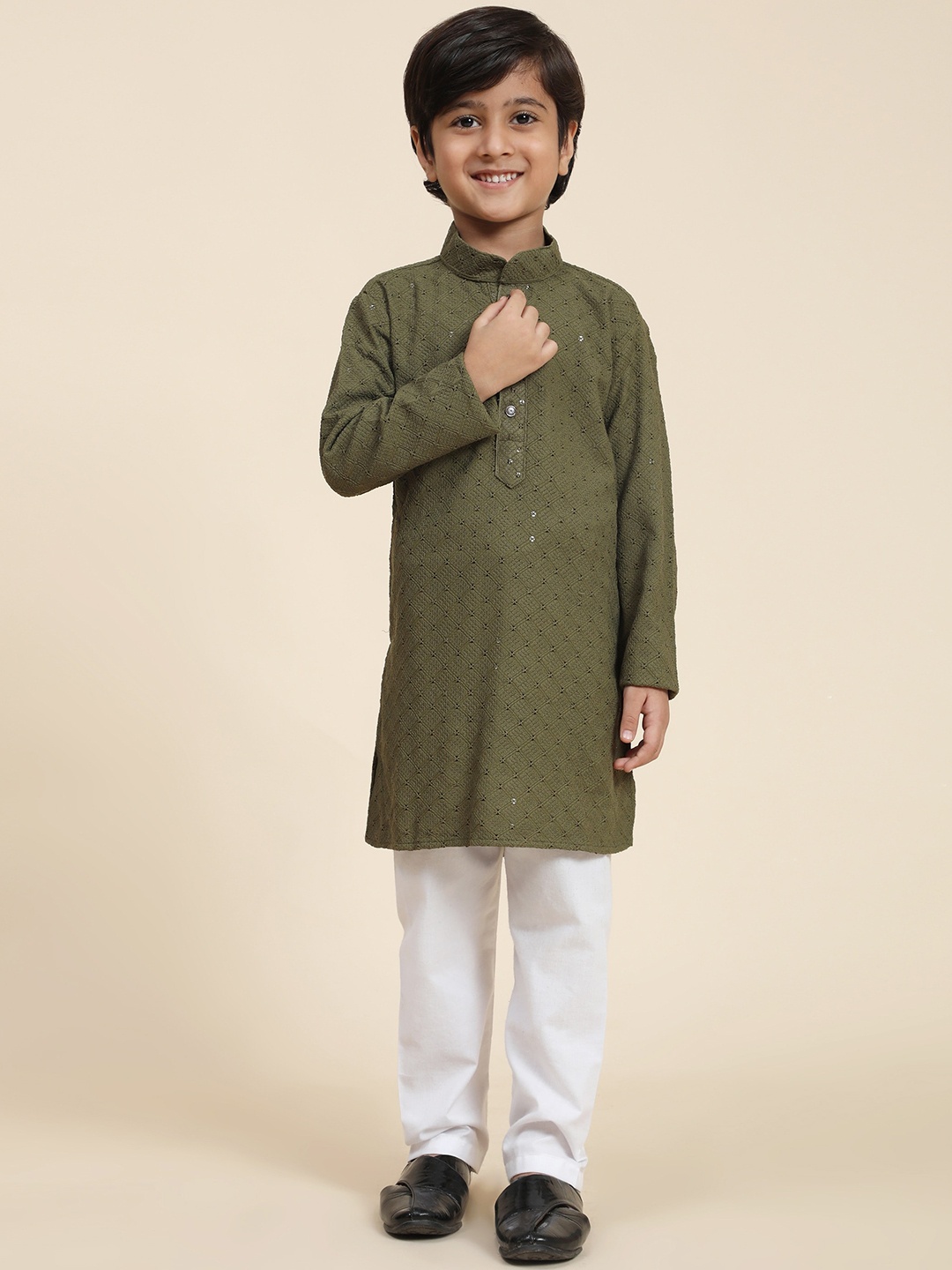 

Pro-Ethic STYLE DEVELOPER Boys Ethnic Motifs Embroidered Straight Kurta With Pyjamas, Green