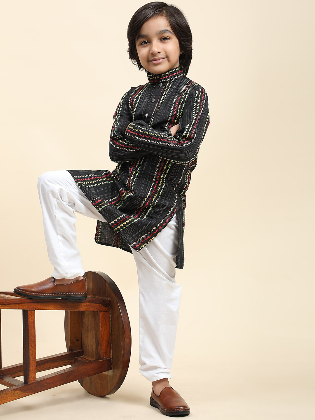 

Pro-Ethic STYLE DEVELOPER Boys Striped Band Collar Straight Kurta With Pyjamas, Black