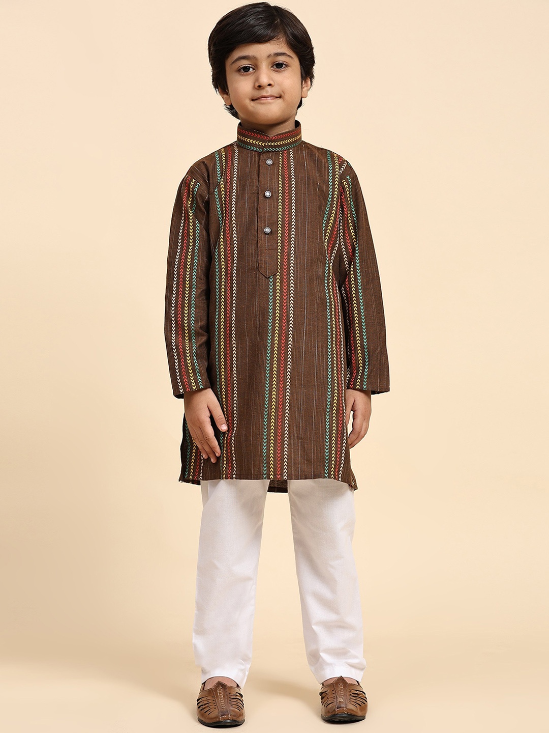 

Pro-Ethic STYLE DEVELOPER Boys Striped Band Collar Straight Kurta With Pyjamas, Brown