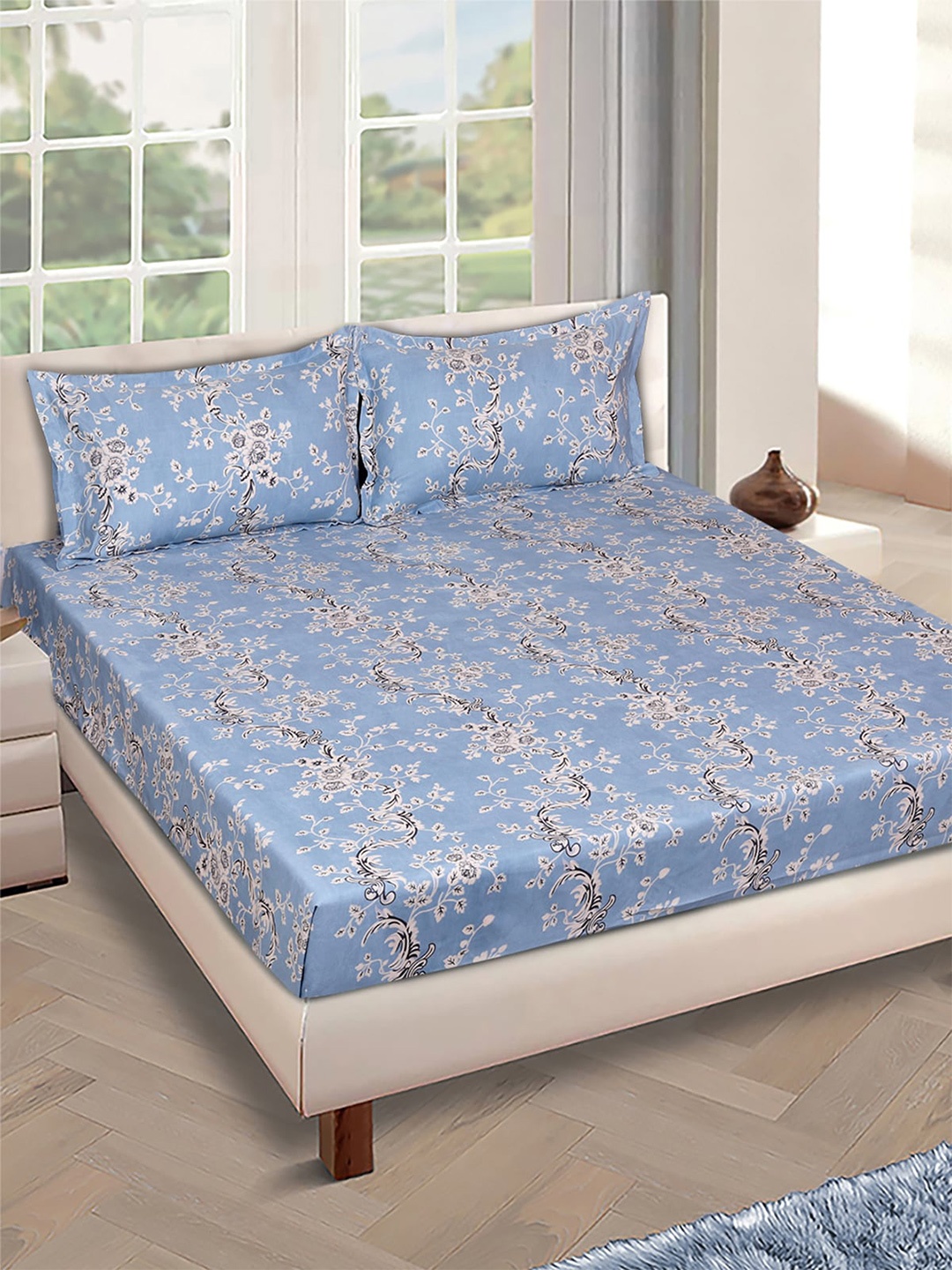 

ROMEE Blue & White Floral Microfiber 144 TC Queen Bedsheet with 2 Pillow Covers