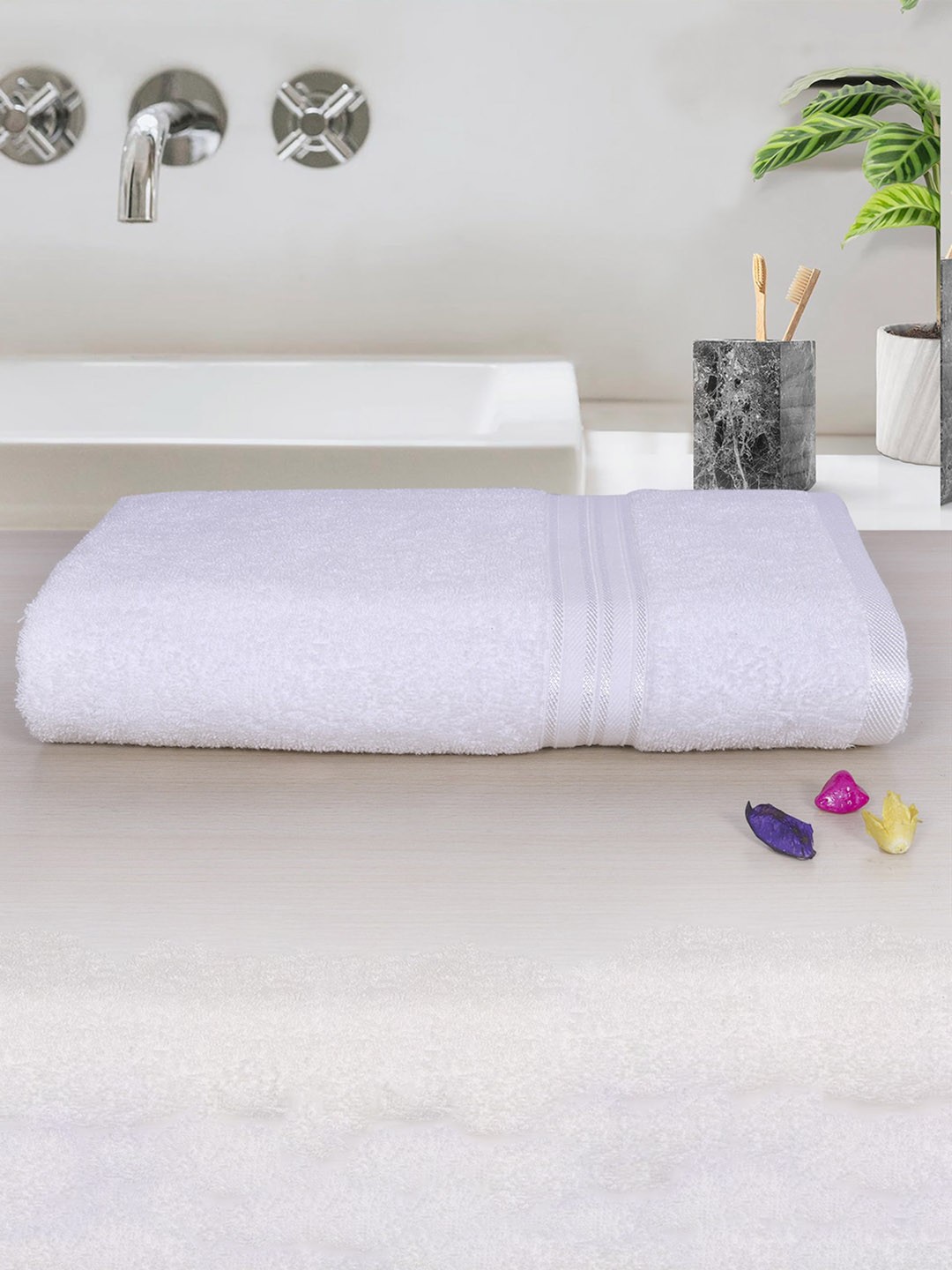 

RANGOLI White 400 GSM Cotton Bath Towel