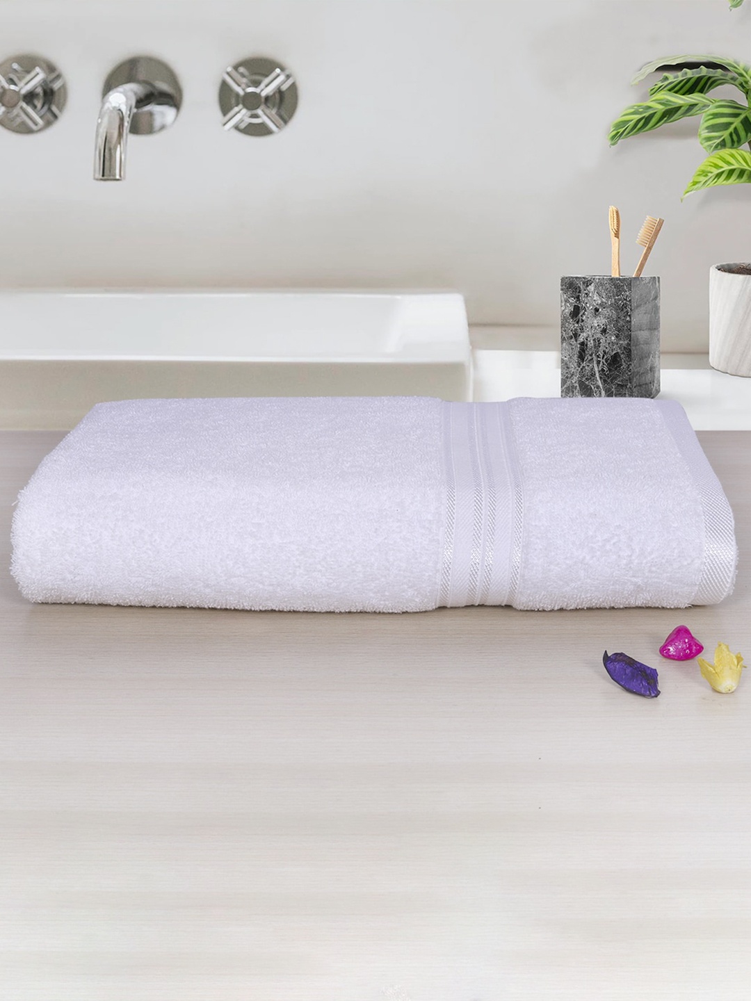 

RANGOLI White-Colored Cotton 400 GSM Bath Towel