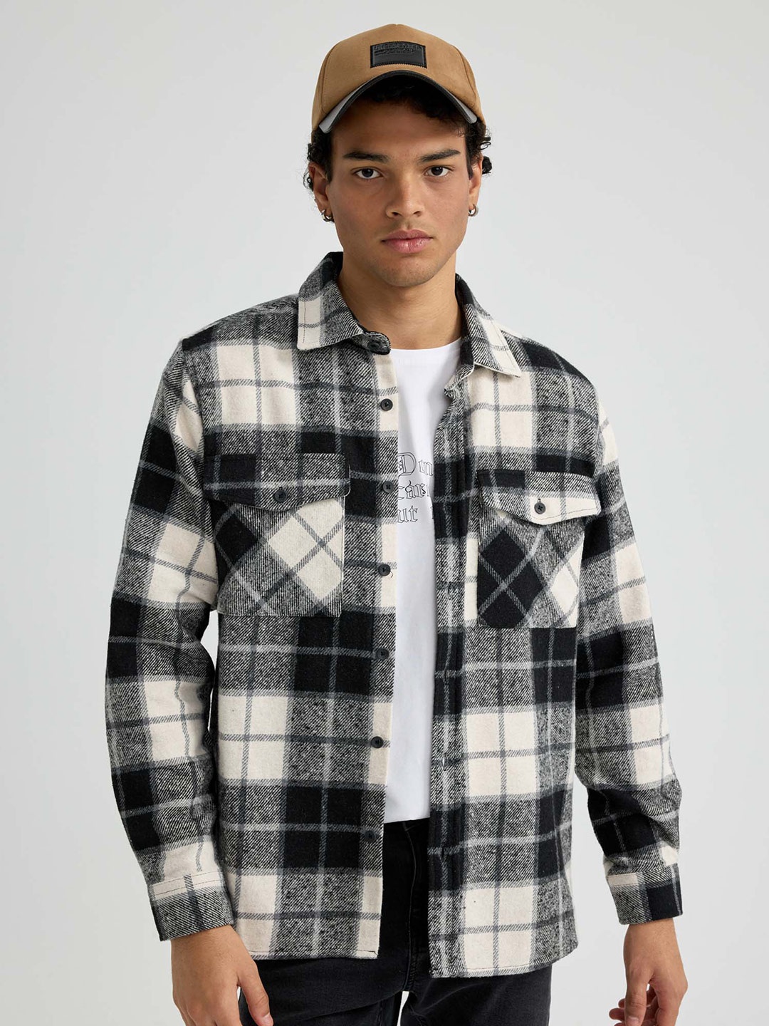 

DeFacto Tartan Checks Spread Collar Shackets, Black