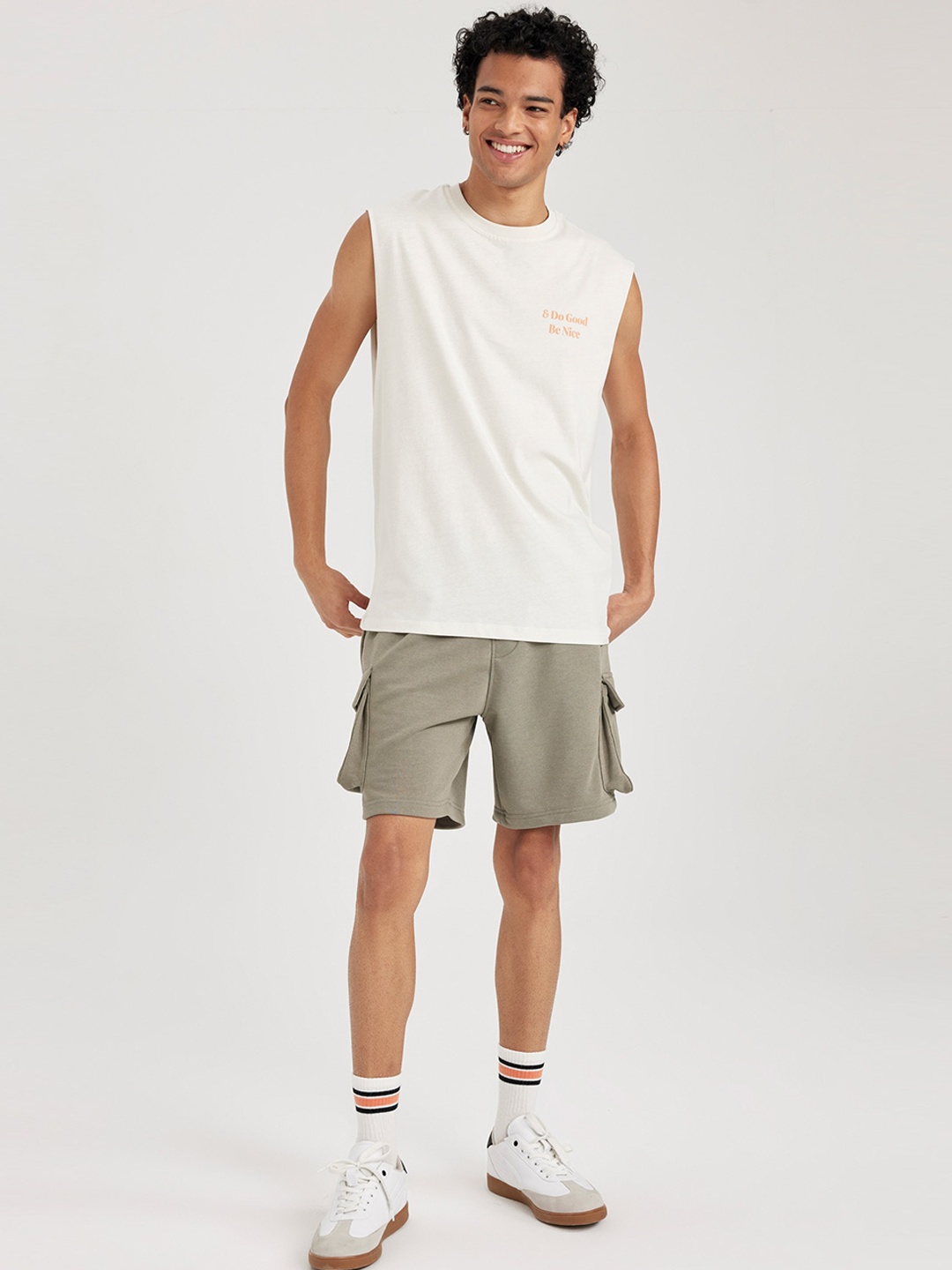 

DeFacto Men Mid Rise Shorts, Beige