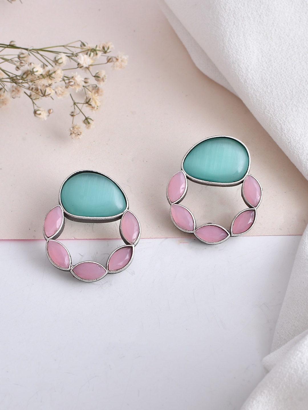 

DASTOOR Silver-Plated Contemporary Studs Earrings