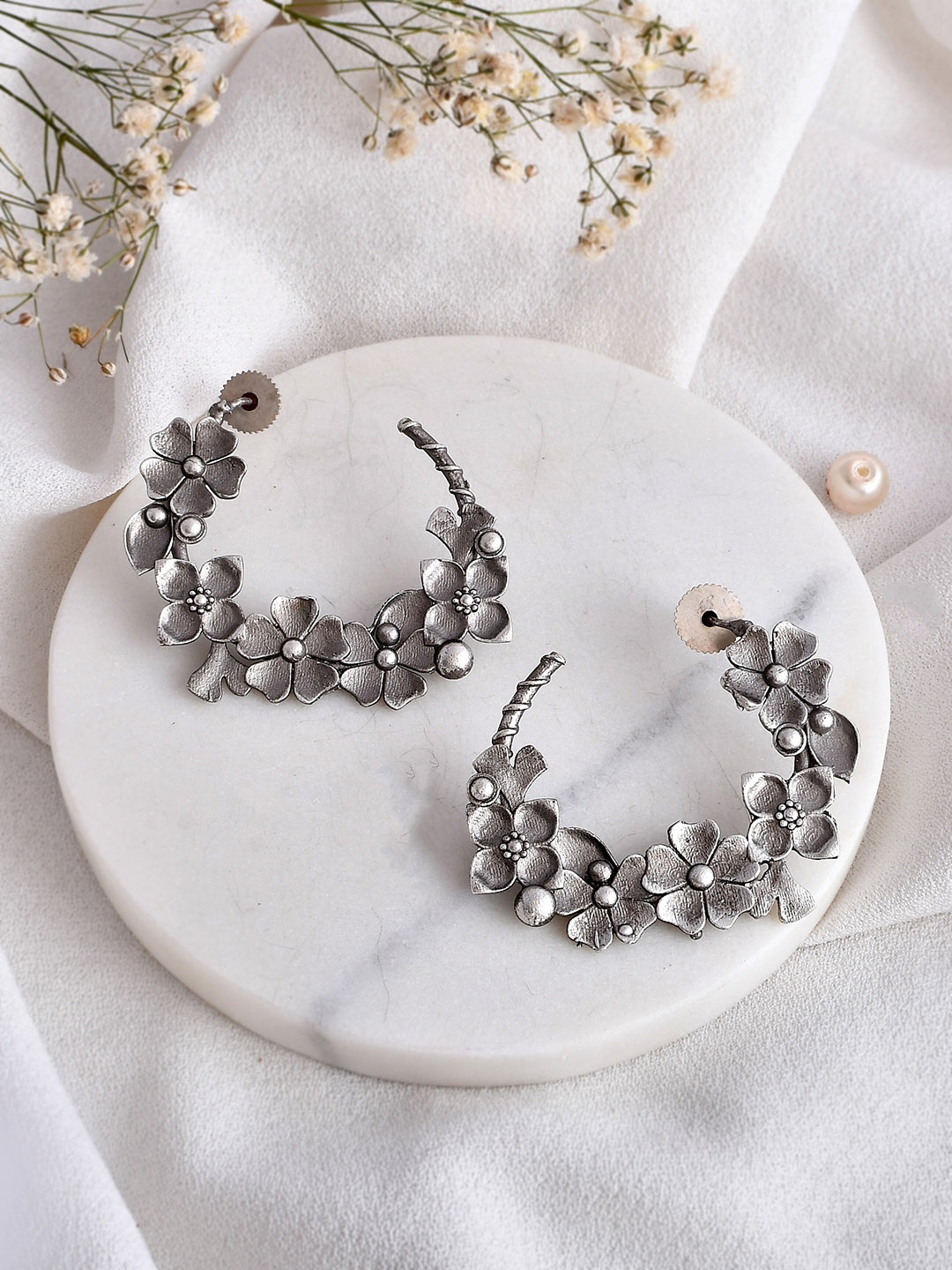 

DASTOOR Silver-Plated Contemporary Half Hoop Earrings