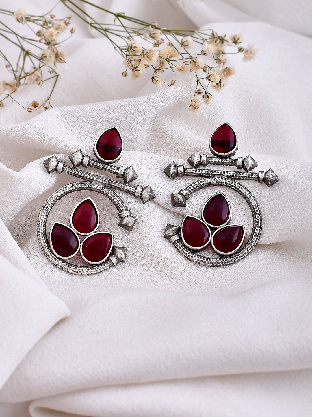 

DASTOOR Silver-Plated Contemporary Drop Earrings