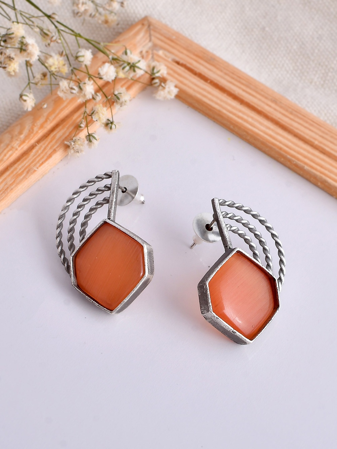 

DASTOOR Silver-Plated Contemporary Studs Earrings