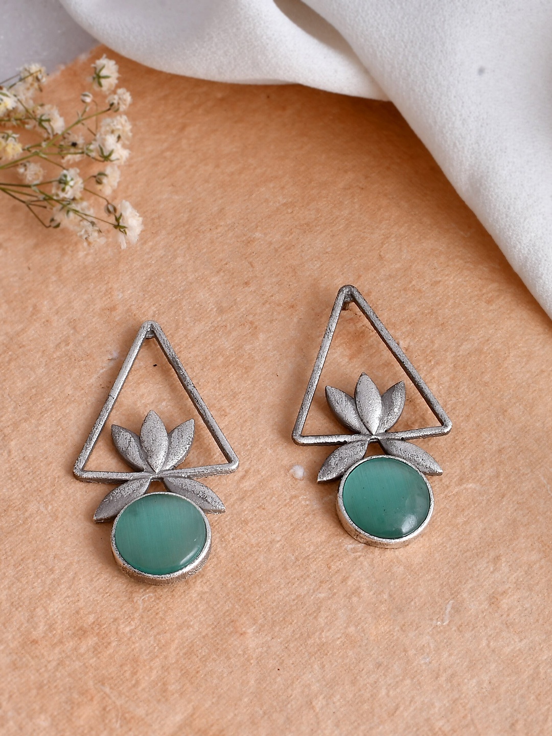 

DASTOOR Silver-Toned Contemporary Drop Earrings