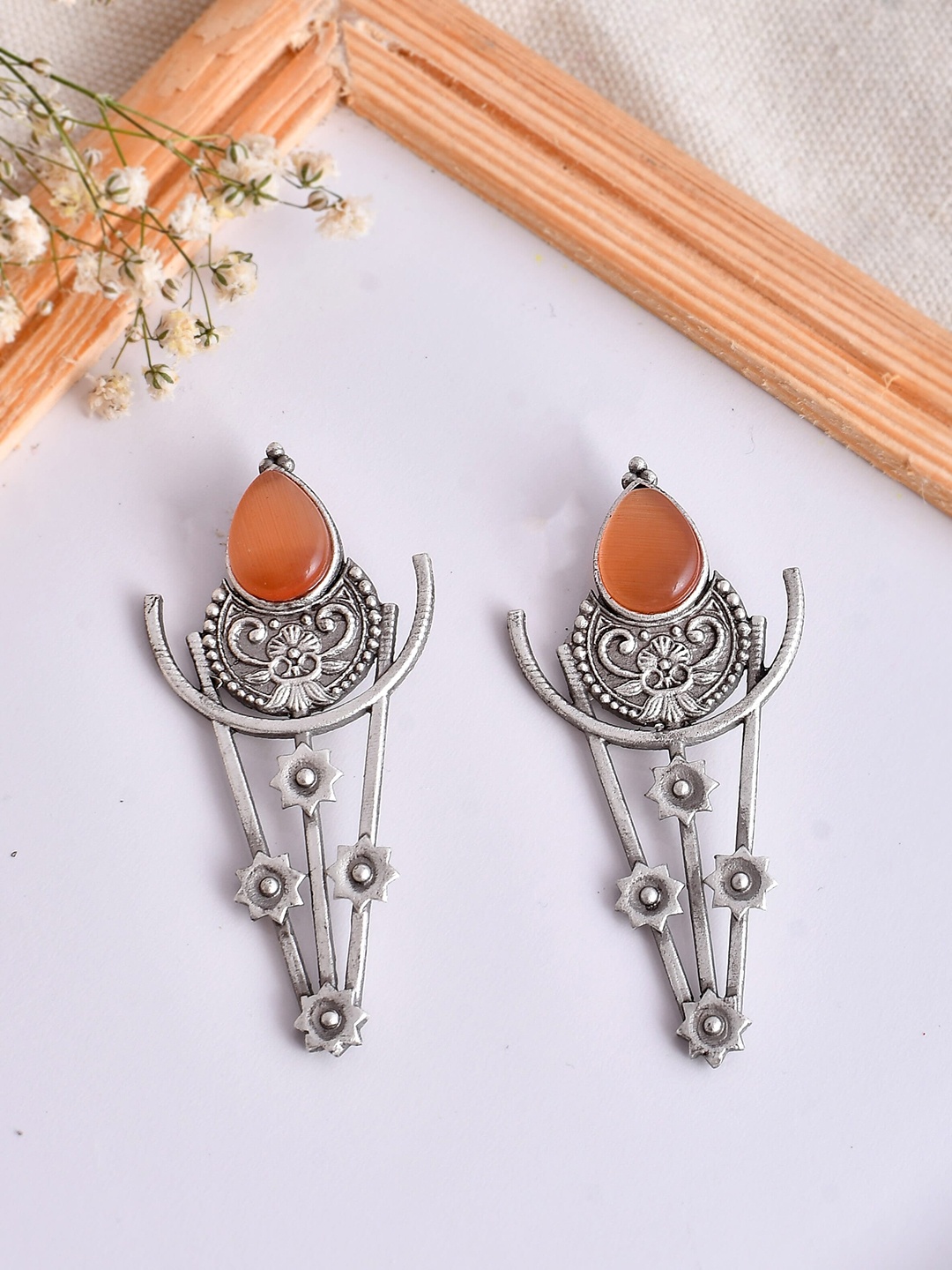 

DASTOOR Silver-Plated Stone-Studded Oxidised Drop Earrings