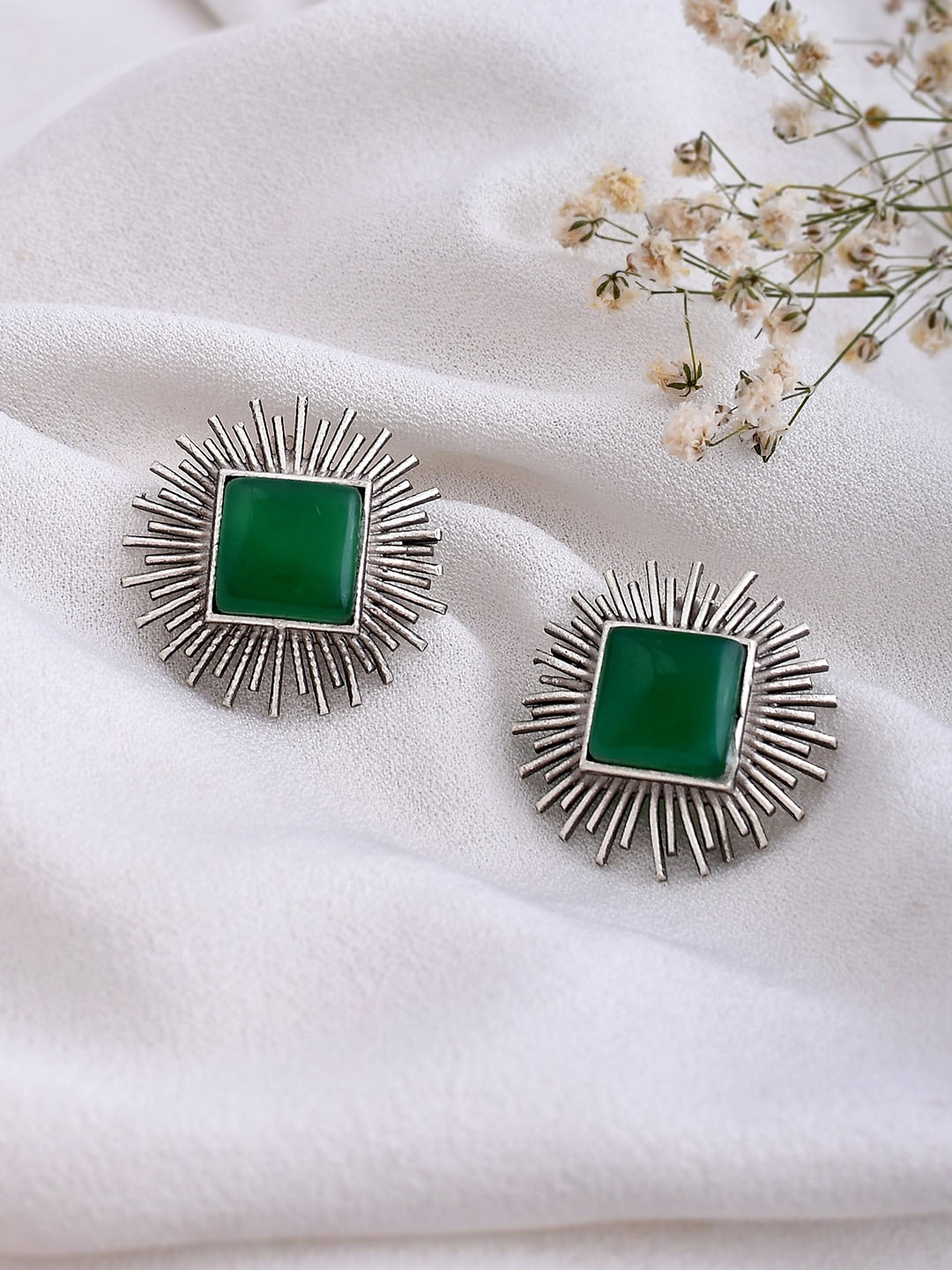 

DASTOOR Silver-Plated Contemporary Studs Earrings