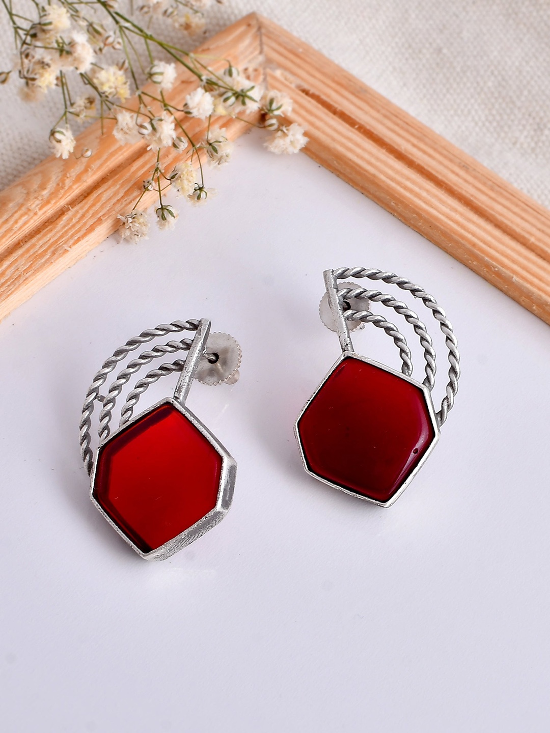 

DASTOOR Silver-Plated Contemporary Studs Earrings