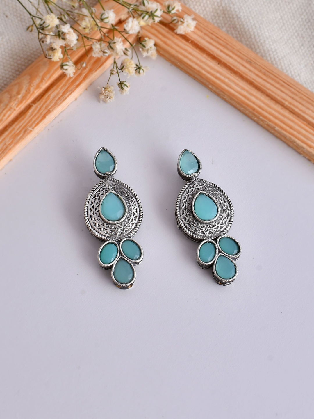 

DASTOOR Silver-Plated Contemporary Studs Earrings
