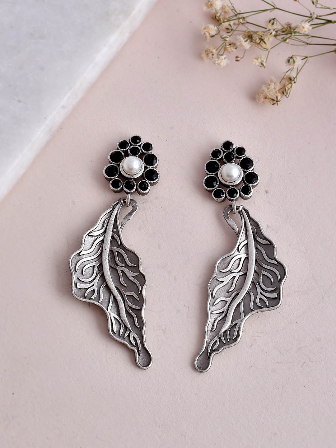 

DASTOOR Silver-Plated Oxidised Contemporary Drop Earrings