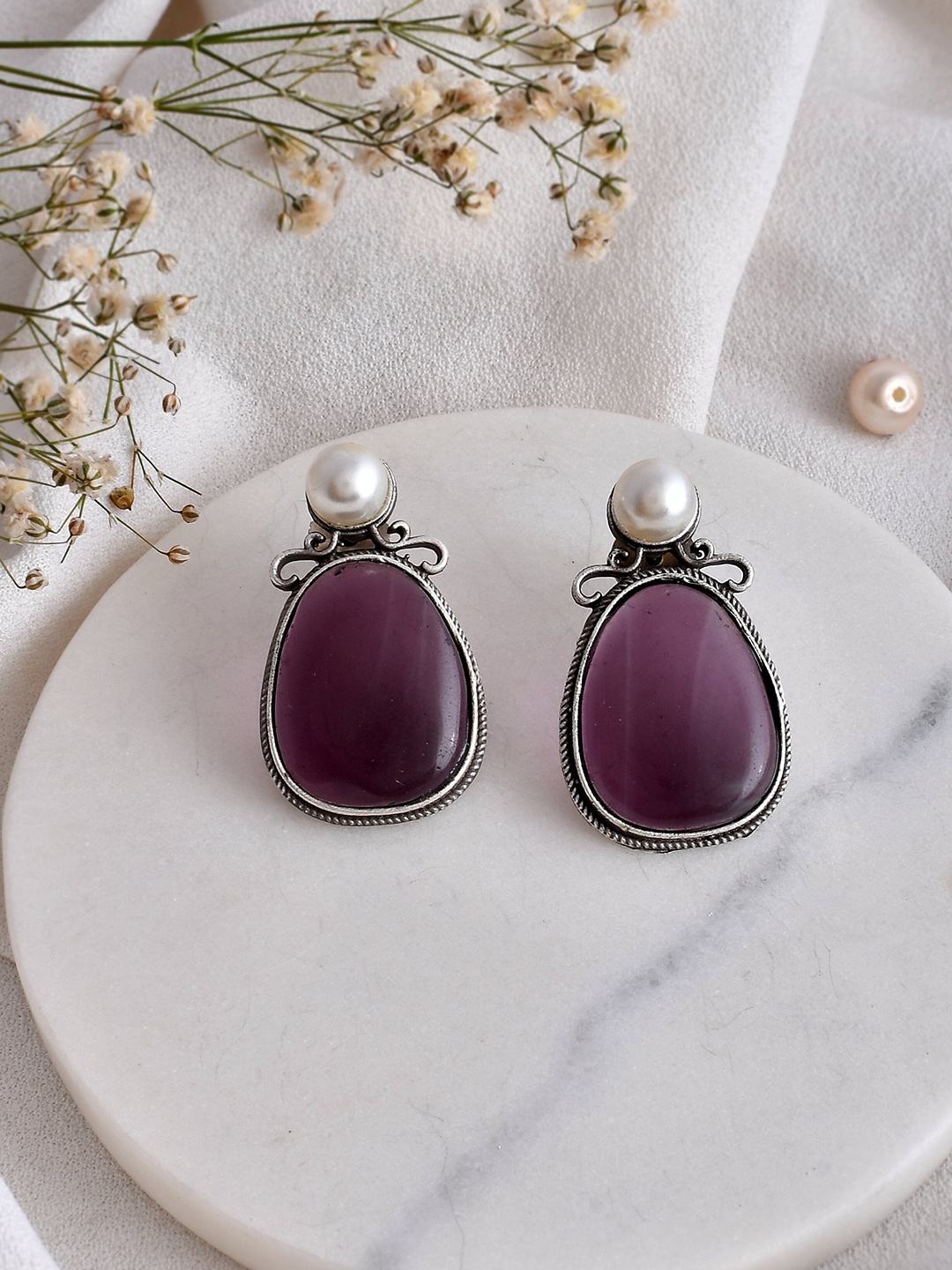 

DASTOOR Silver-Plated Contemporary Oxidised Studs Earrings